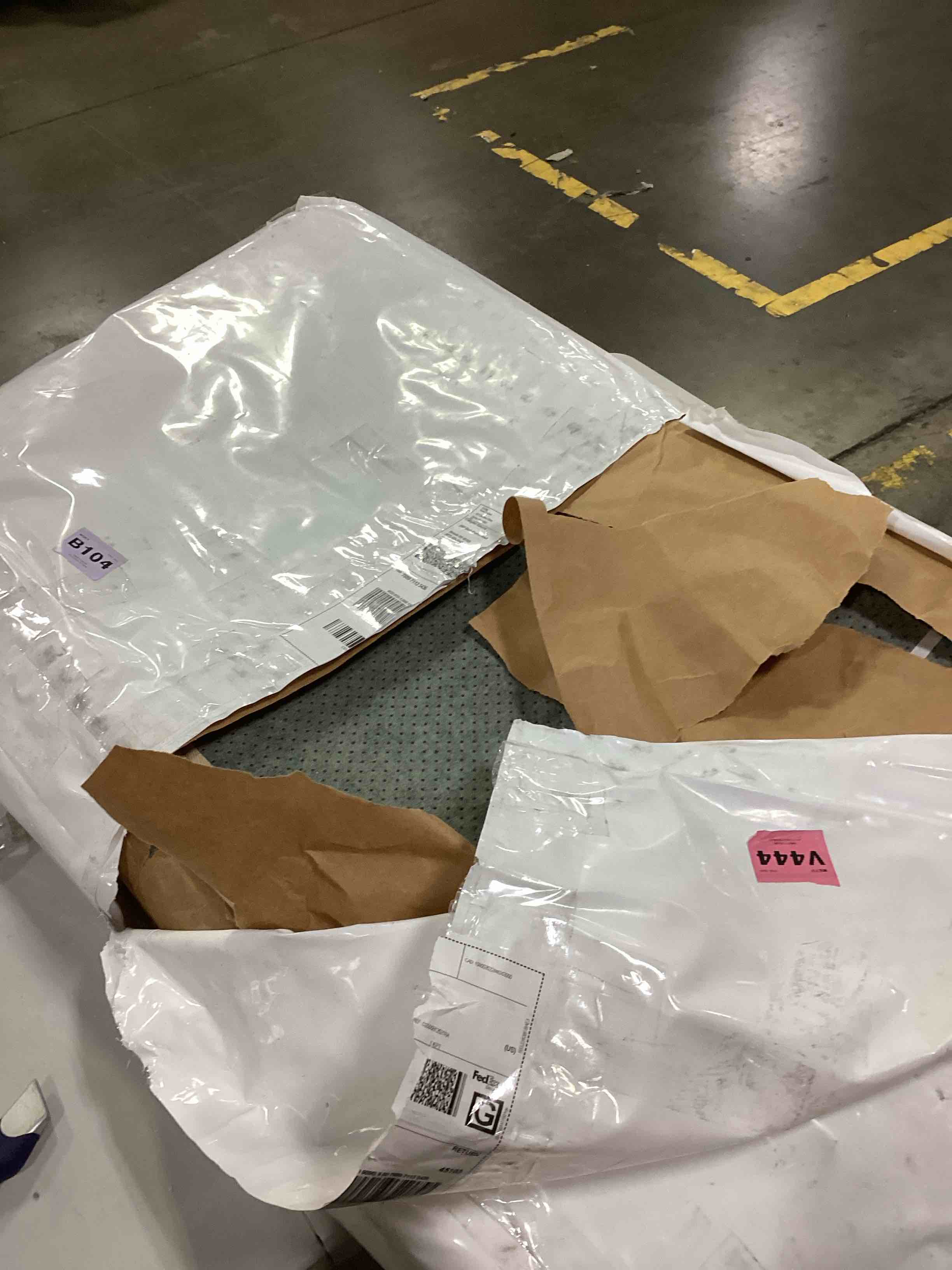 https://s3.amazonaws.com/lotting-images-prod/bidfta/YEL4082689_1710944503594.jpeg