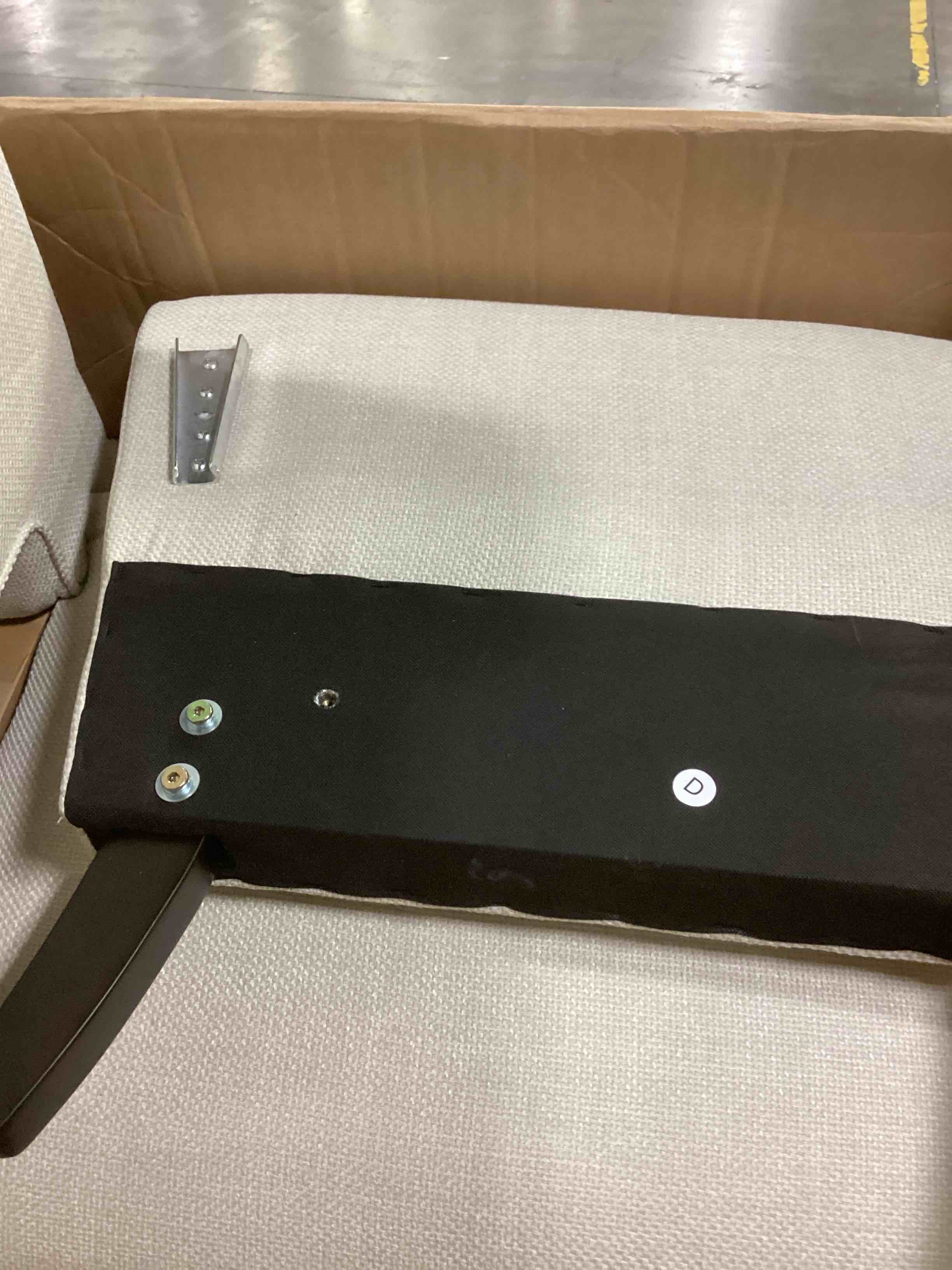 https://s3.amazonaws.com/lotting-images-prod/bidfta/YEL4083178_1712319610590.jpeg