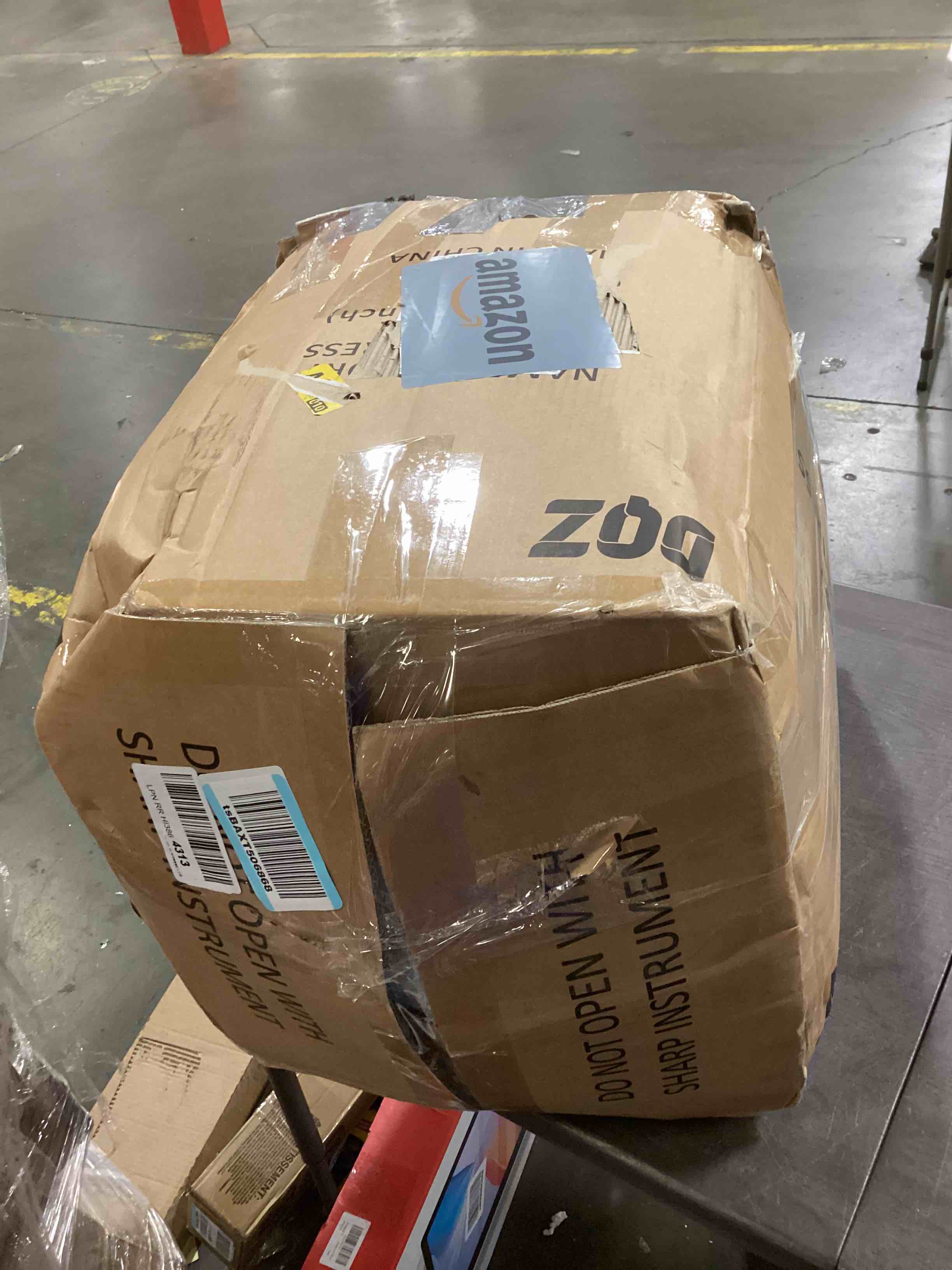 https://s3.amazonaws.com/lotting-images-prod/bidfta/YEL4083500_1709580654117.jpeg