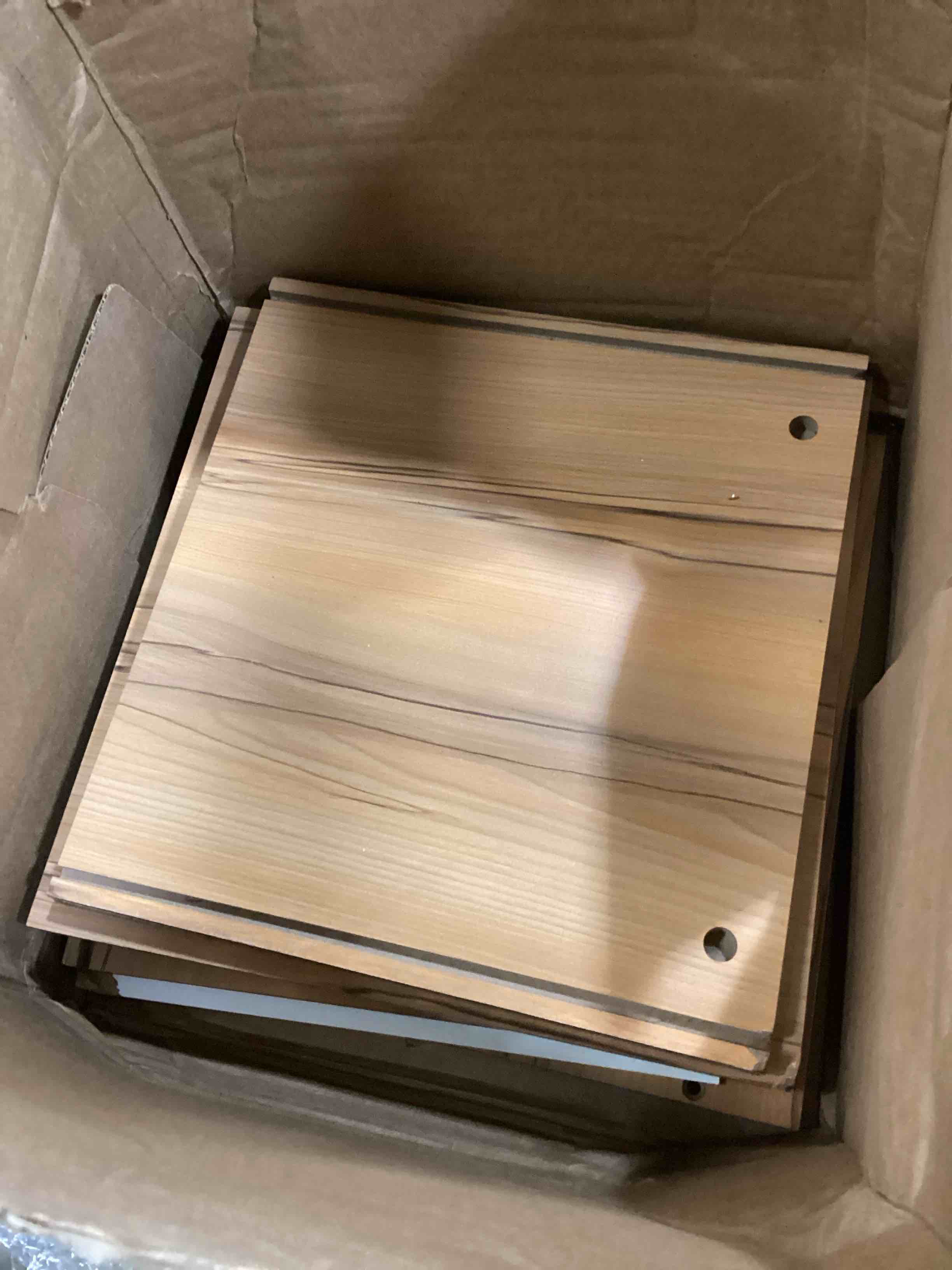 https://s3.amazonaws.com/lotting-images-prod/bidfta/YEL4083511_1709642718578.jpeg