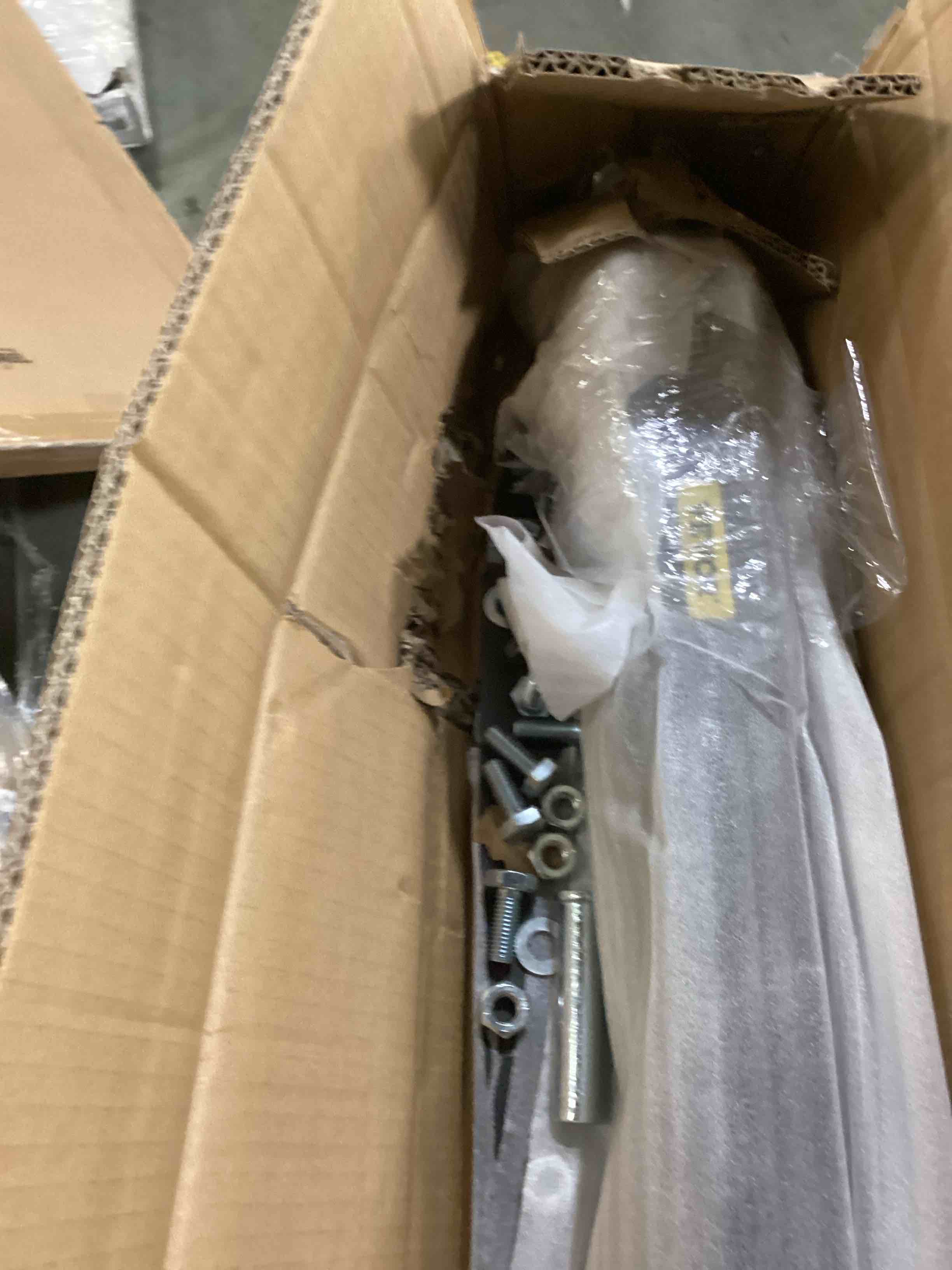 https://s3.amazonaws.com/lotting-images-prod/bidfta/YEL4083526_1709646744517.jpeg