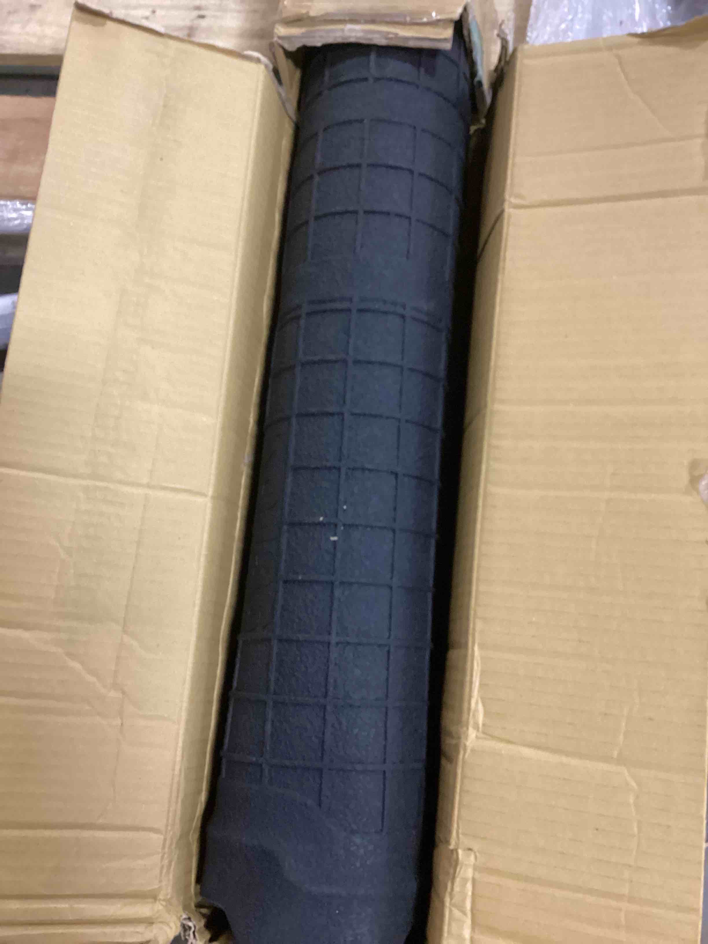 https://s3.amazonaws.com/lotting-images-prod/bidfta/YEL4083987_1710267799221.jpeg