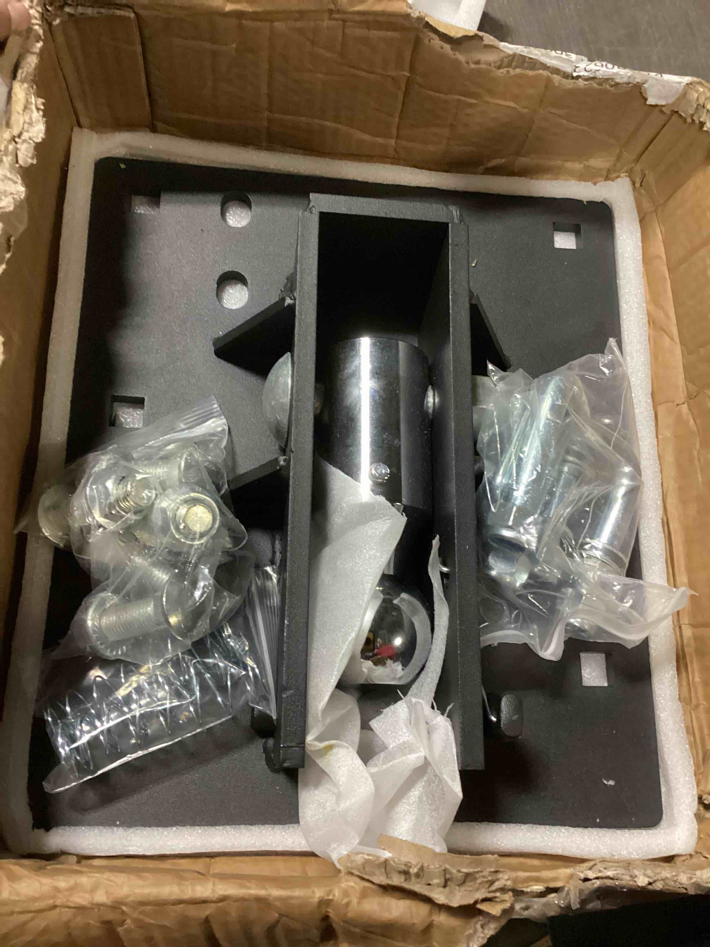 https://s3.amazonaws.com/lotting-images-prod/bidfta/YEL4083989_1710270309361.jpeg