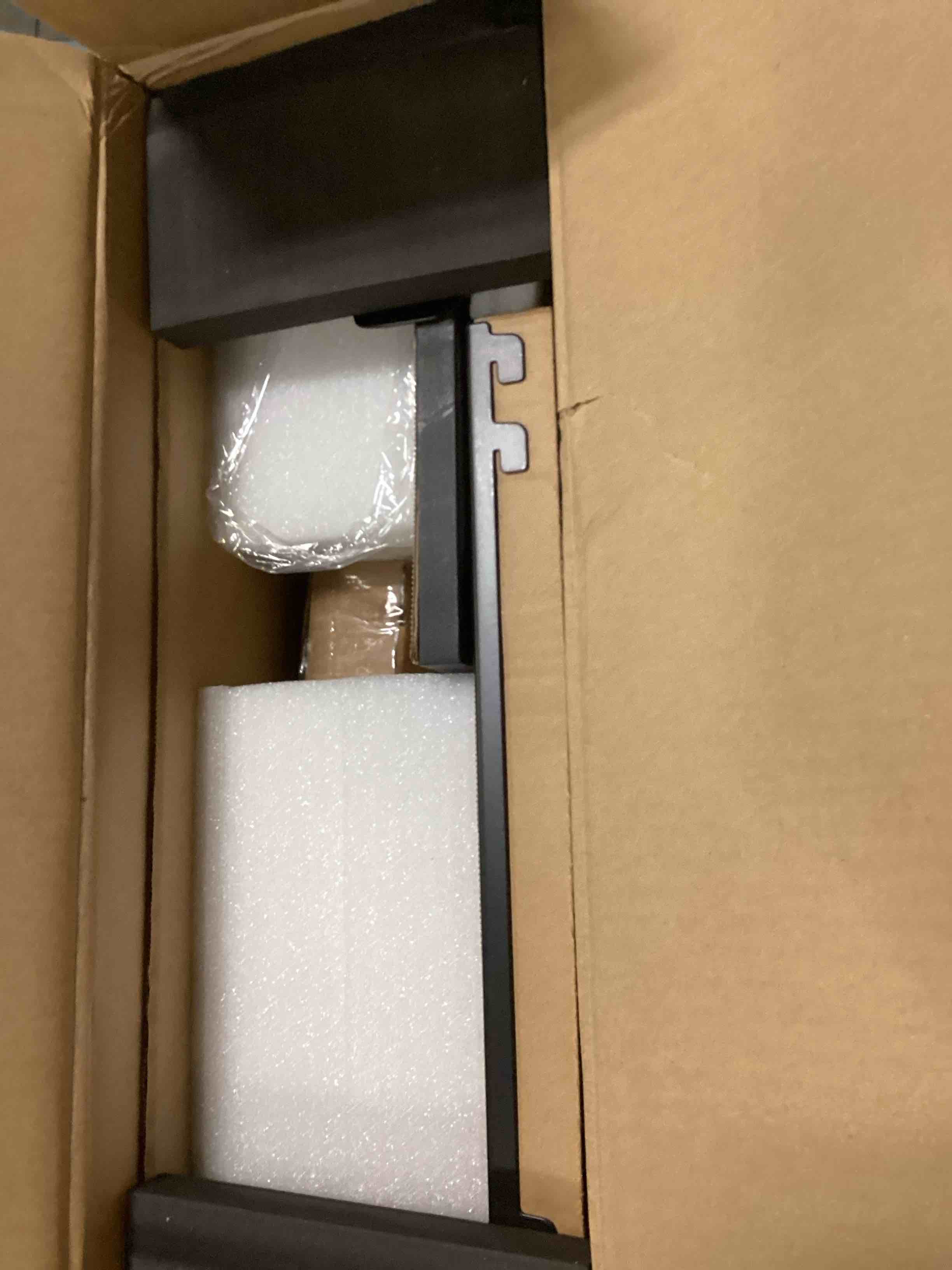 https://s3.amazonaws.com/lotting-images-prod/bidfta/YEL4084017_1710339746331.jpeg