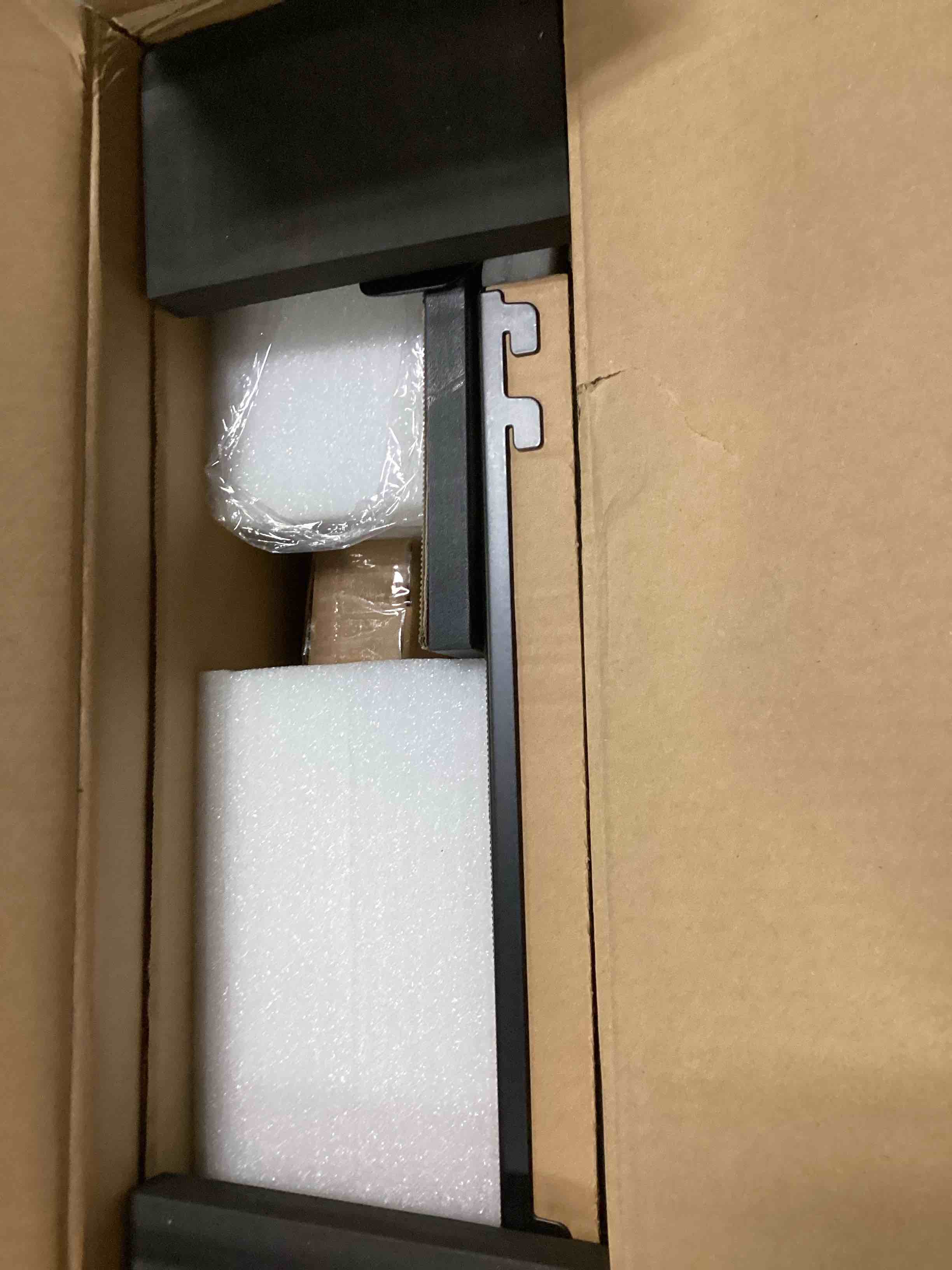 https://s3.amazonaws.com/lotting-images-prod/bidfta/YEL4084017_1710339747793.jpeg