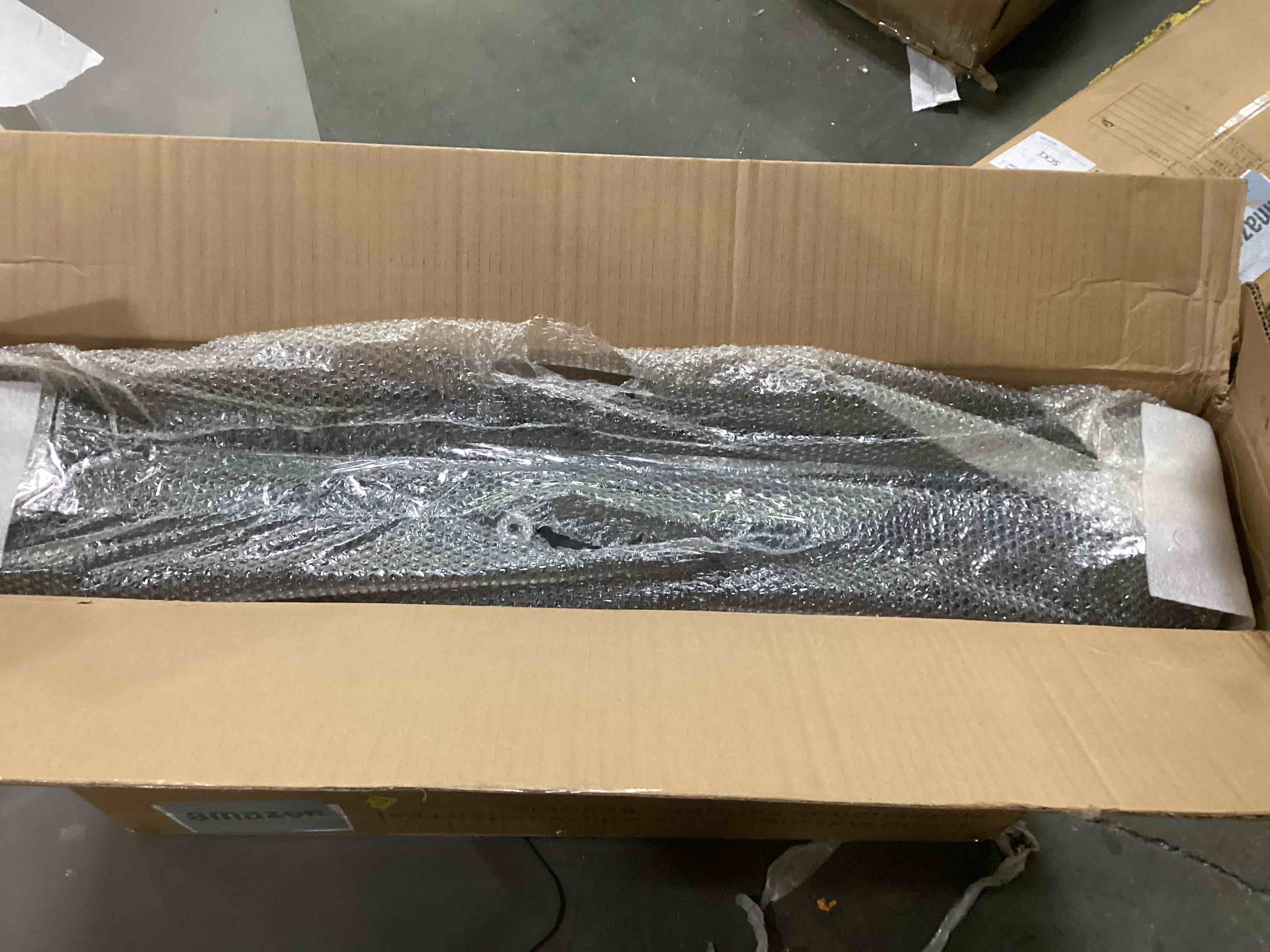 https://s3.amazonaws.com/lotting-images-prod/bidfta/YEL4084116_1710437486243.jpeg