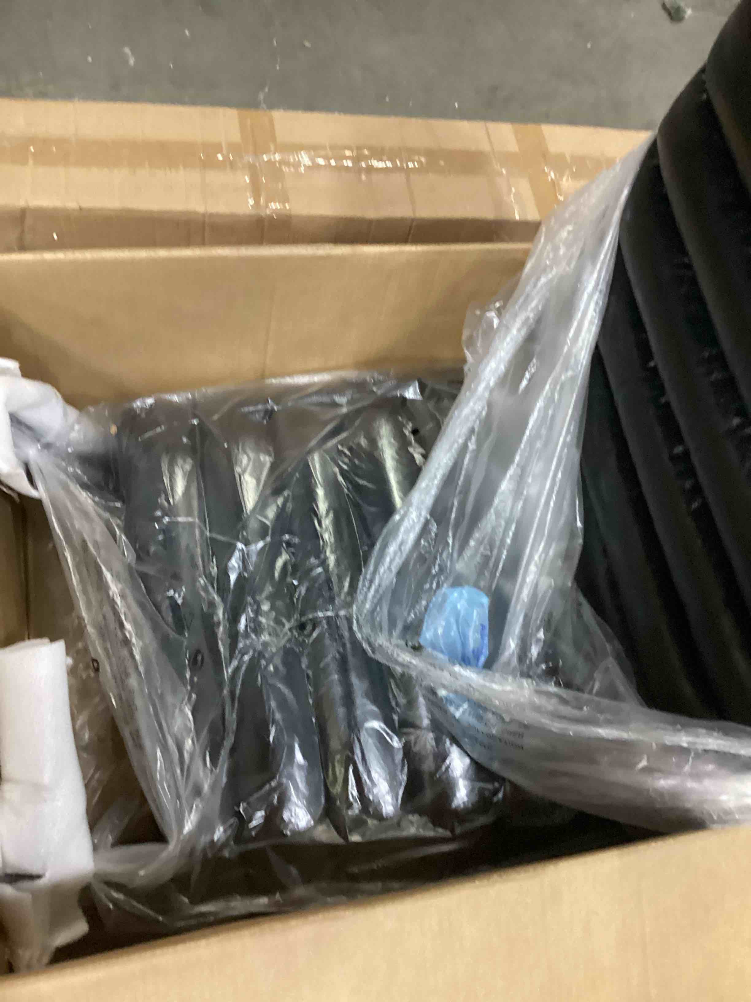 https://s3.amazonaws.com/lotting-images-prod/bidfta/YEL4084464_1711724597413.jpeg