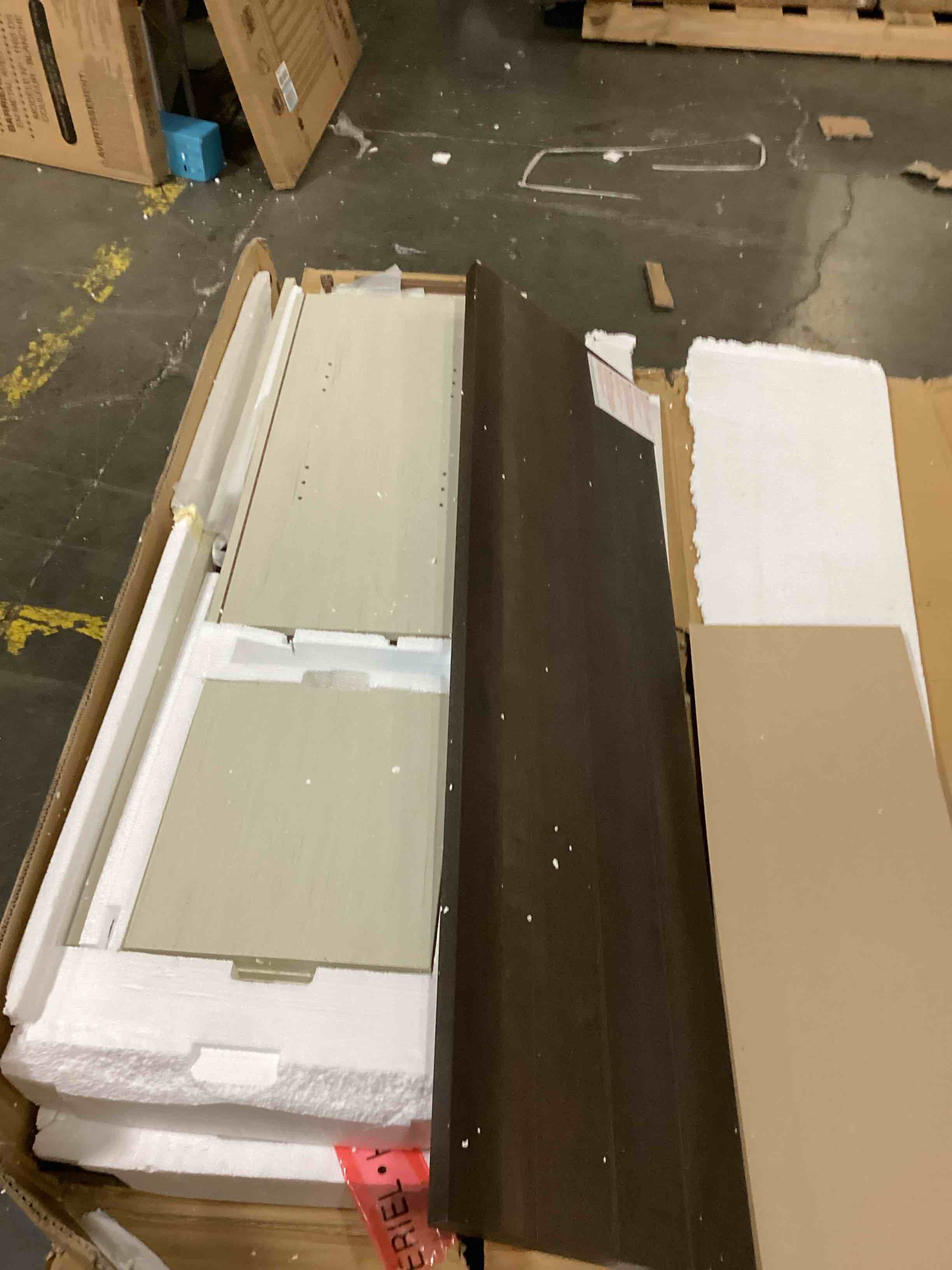 https://s3.amazonaws.com/lotting-images-prod/bidfta/YEL4084606_1712236872982.jpeg