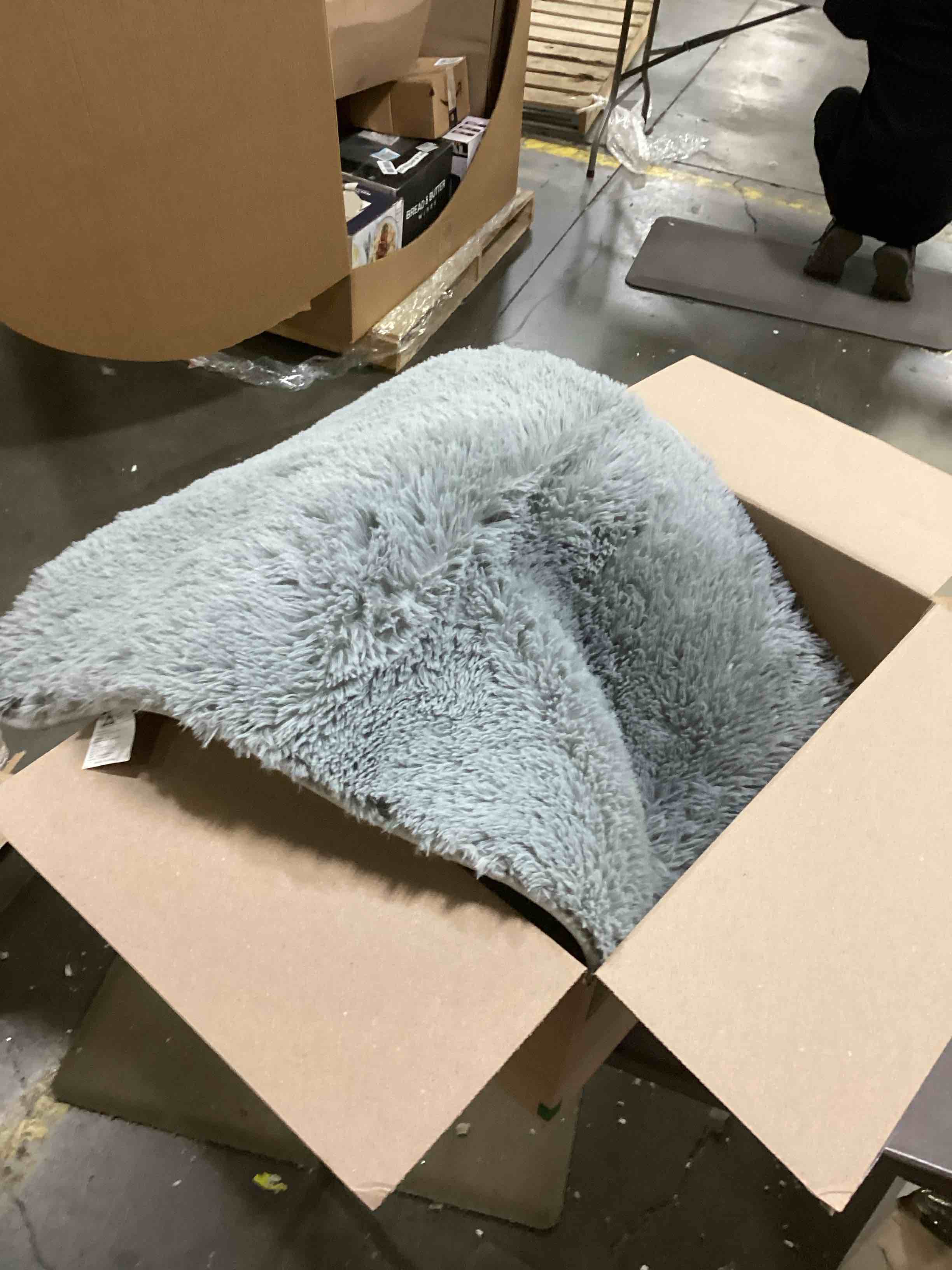 https://s3.amazonaws.com/lotting-images-prod/bidfta/YEL4084619_1712243791416.jpeg
