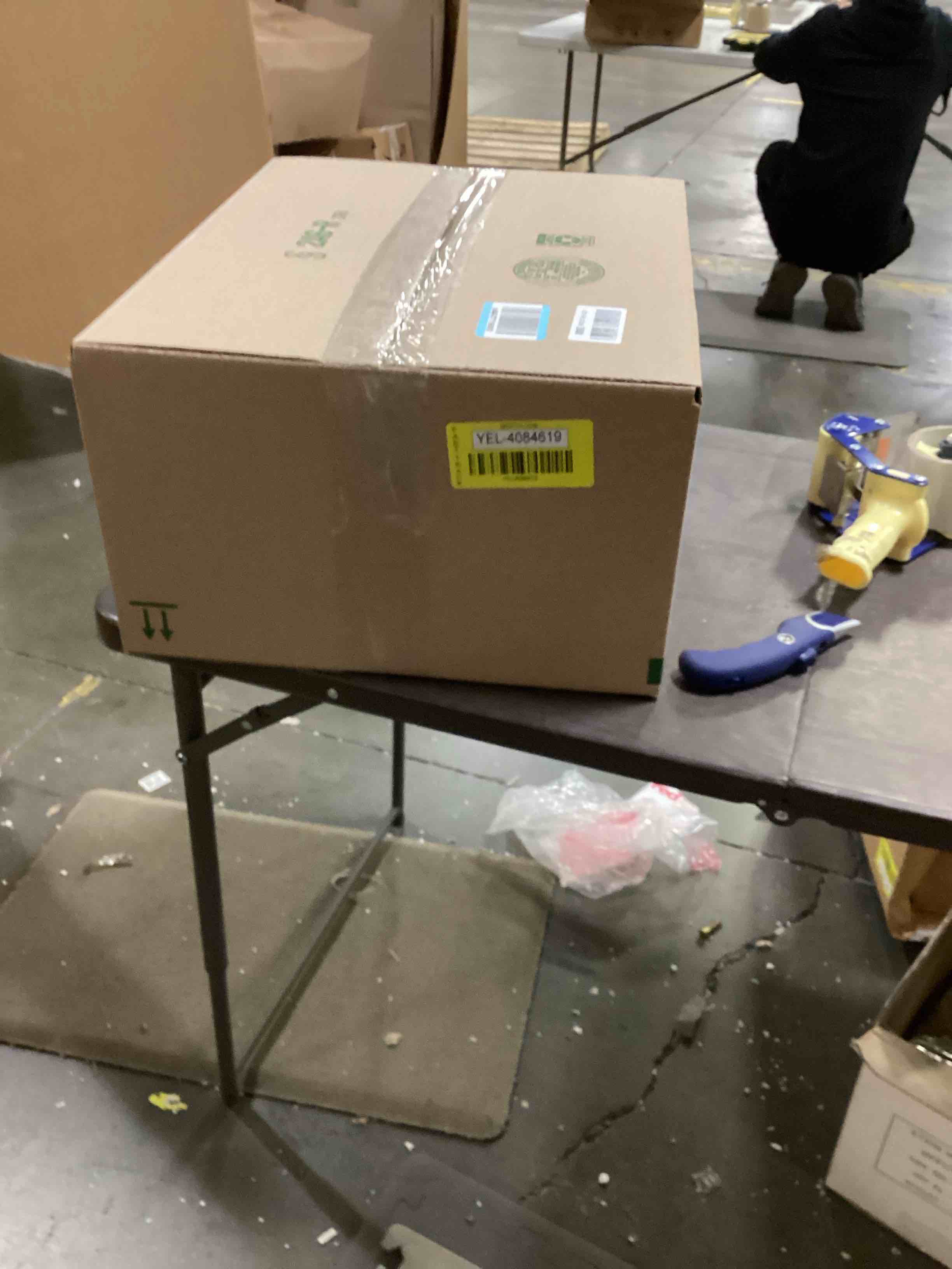 https://s3.amazonaws.com/lotting-images-prod/bidfta/YEL4084619_1712243839665.jpeg
