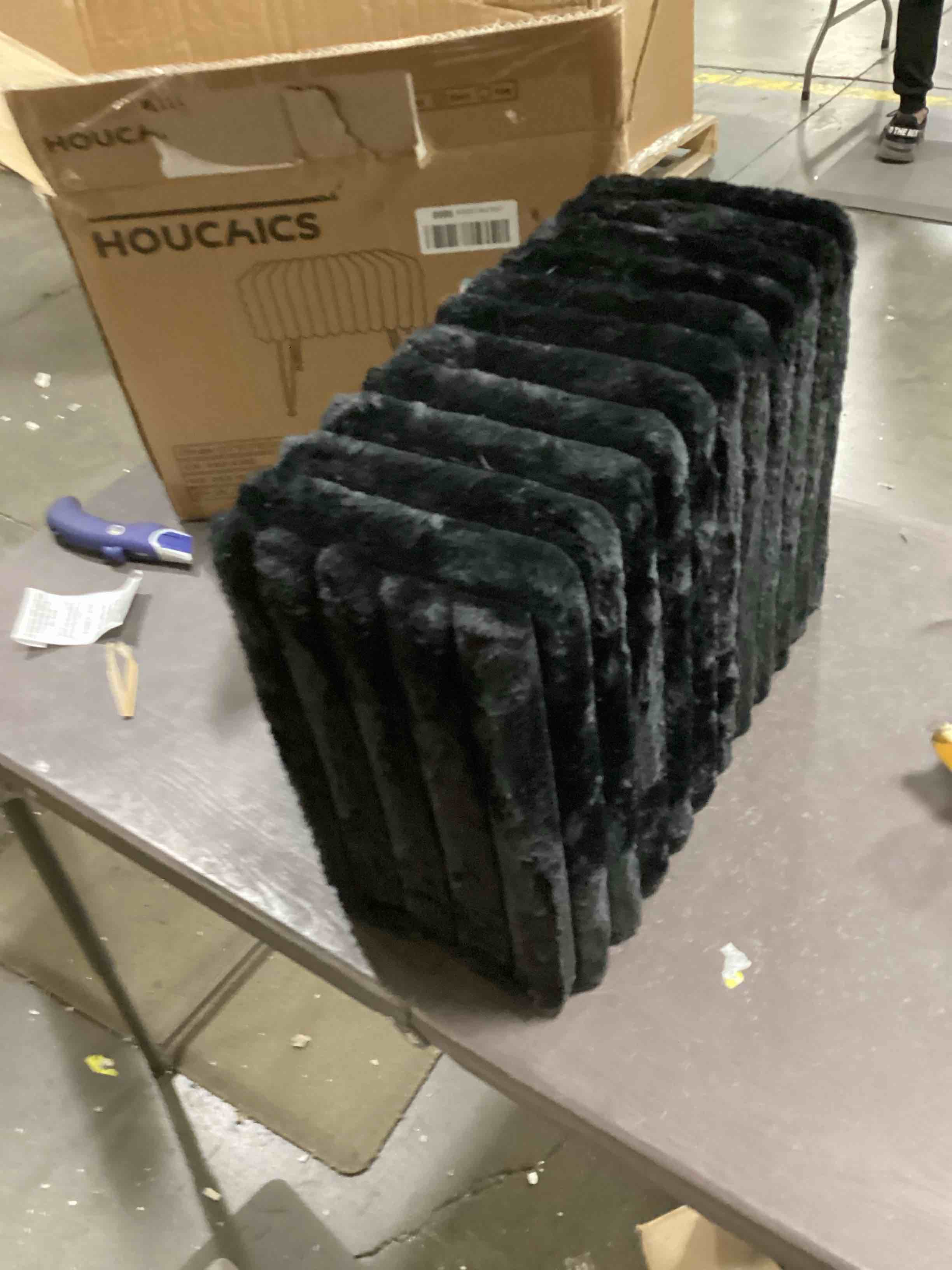 https://s3.amazonaws.com/lotting-images-prod/bidfta/YEL4084625_1712245248620.jpeg