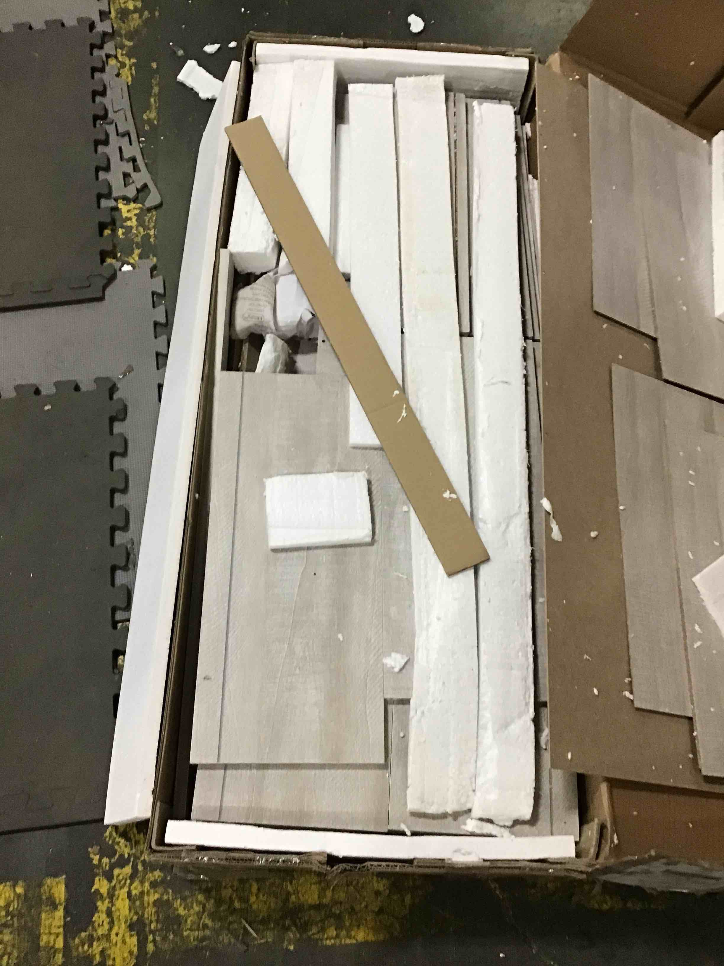 https://s3.amazonaws.com/lotting-images-prod/bidfta/YEL4084657_1712329181359.jpeg