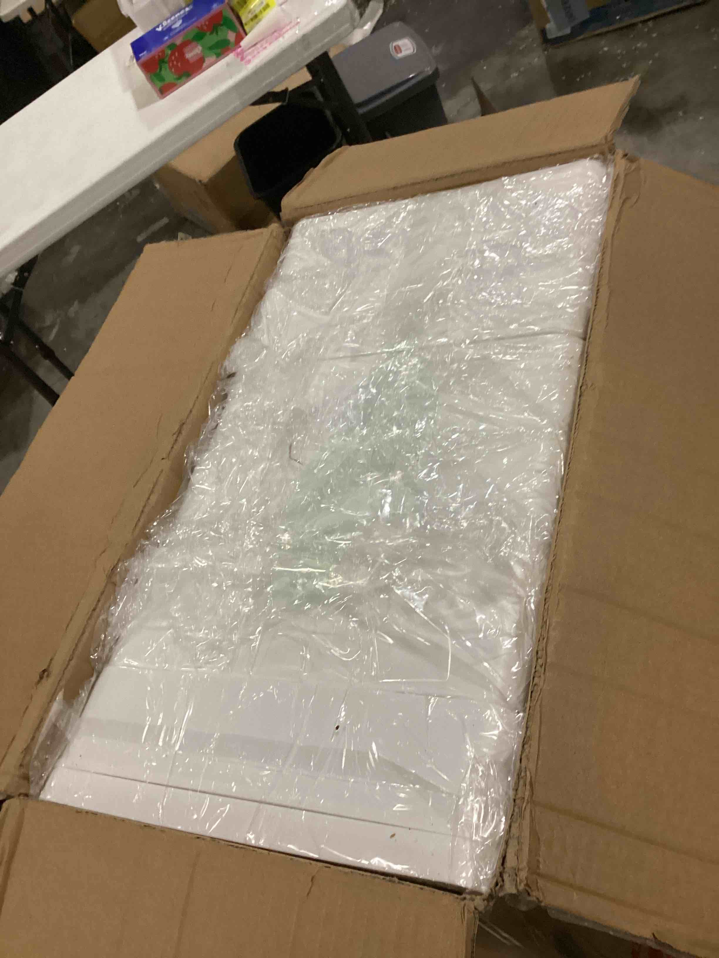 https://s3.amazonaws.com/lotting-images-prod/bidfta/YEL4085300_1709583028820.jpeg