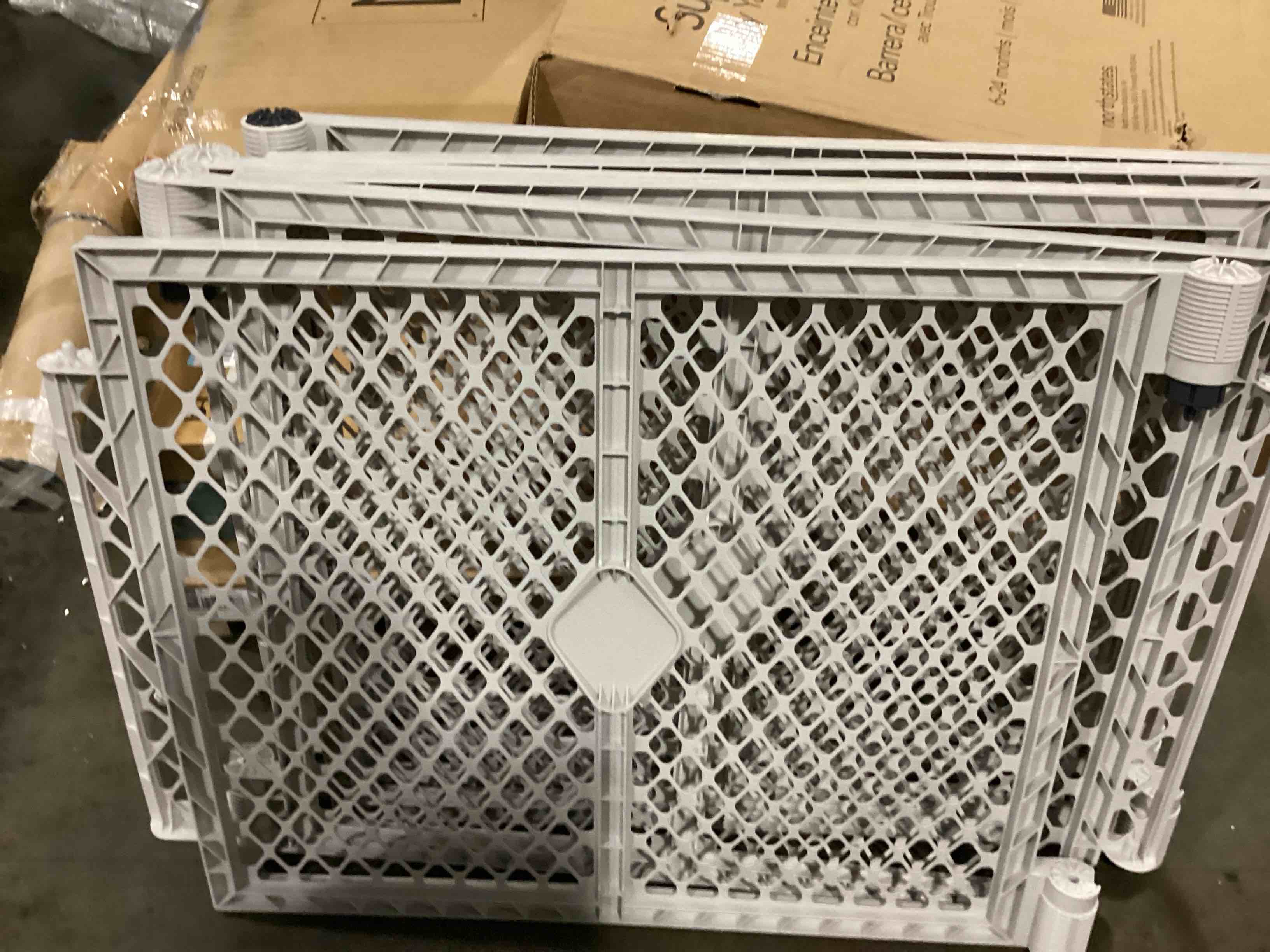 https://s3.amazonaws.com/lotting-images-prod/bidfta/YEL4085449_1709741712450.jpeg