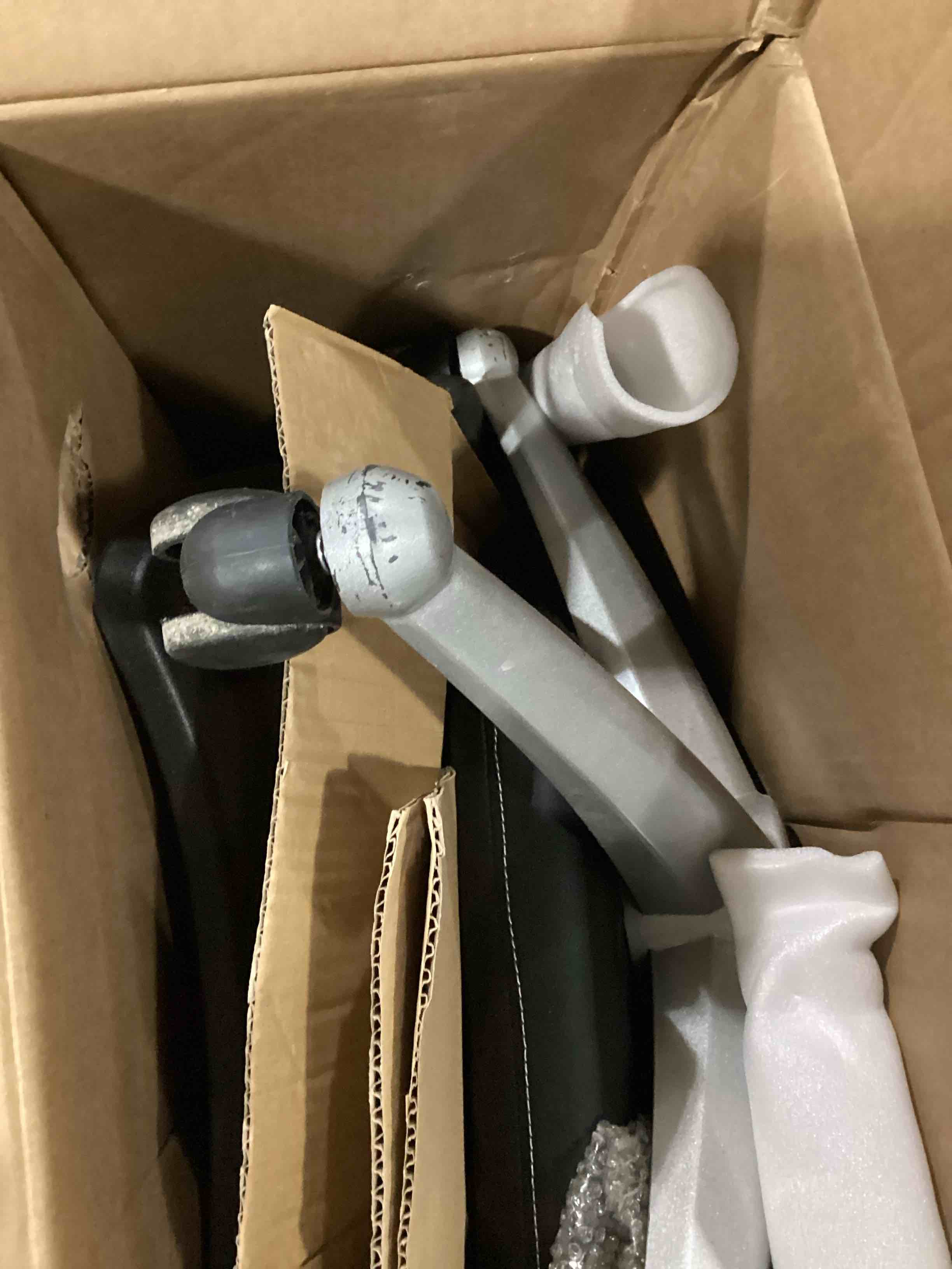 https://s3.amazonaws.com/lotting-images-prod/bidfta/YEL4085679_1709922126150.jpeg