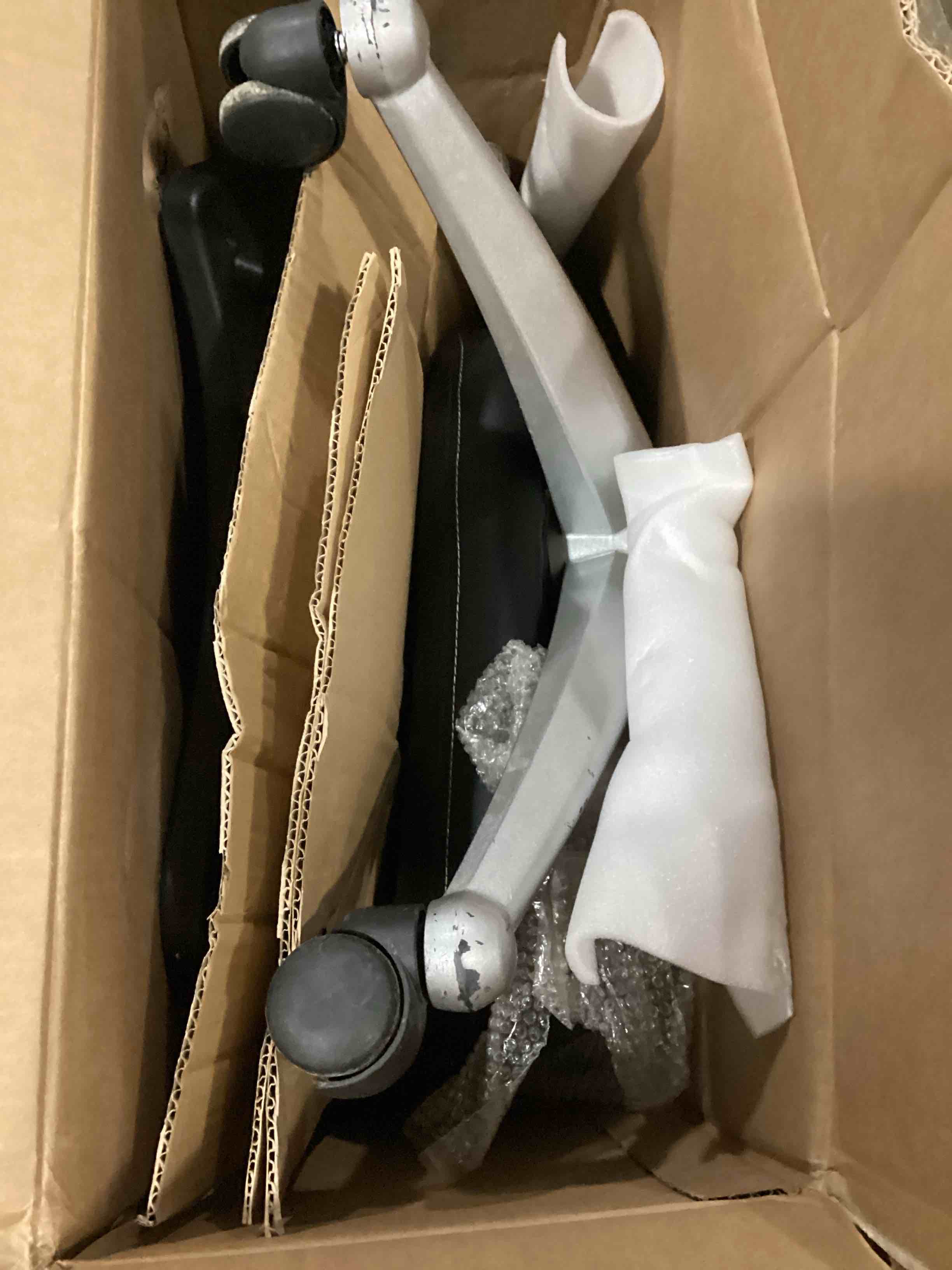 https://s3.amazonaws.com/lotting-images-prod/bidfta/YEL4085679_1709922127865.jpeg