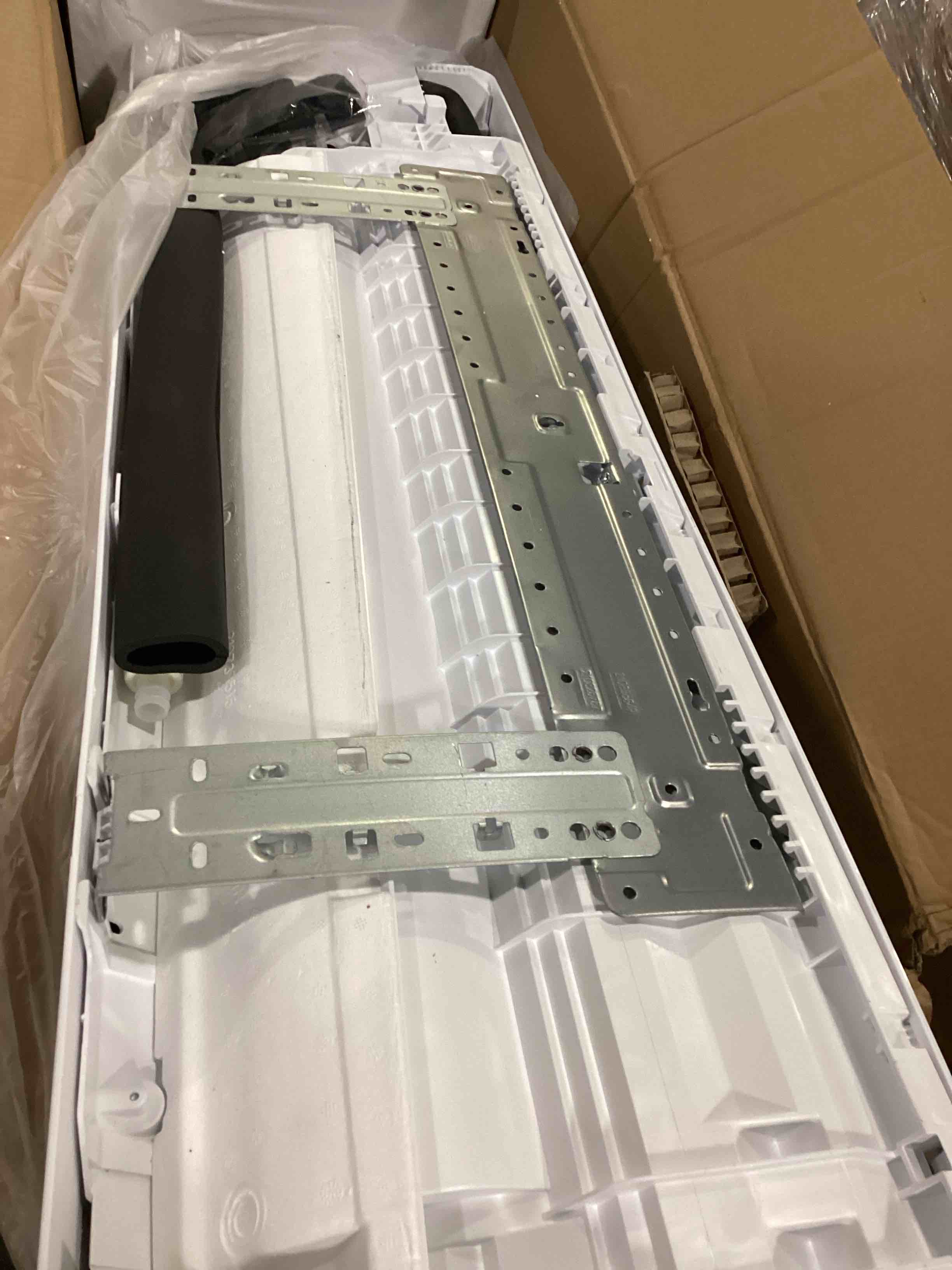 https://s3.amazonaws.com/lotting-images-prod/bidfta/YEL4085708_1709990906415.jpeg