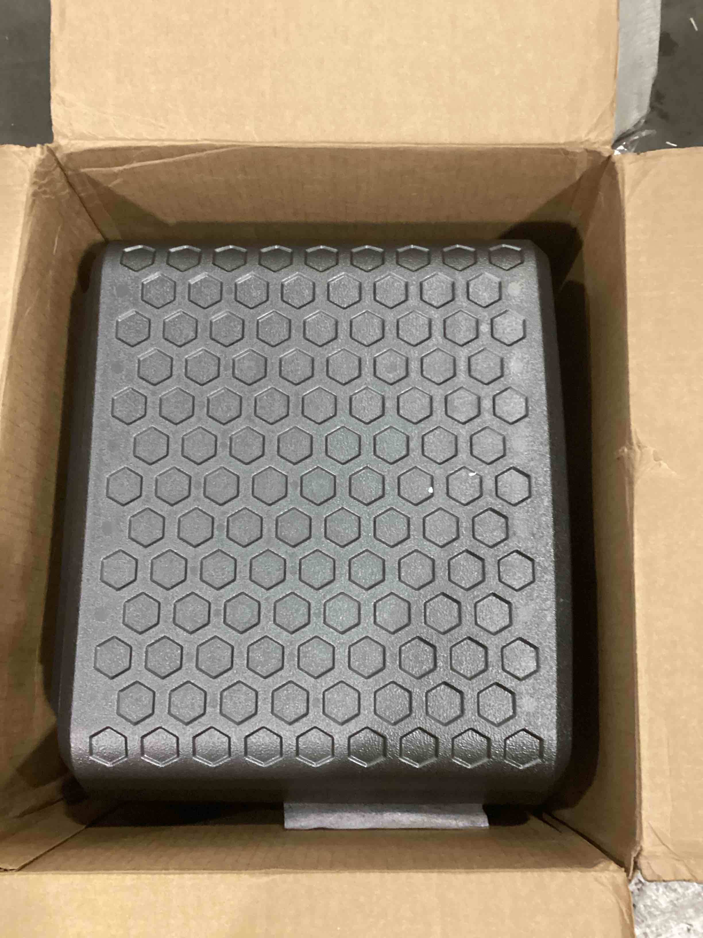 https://s3.amazonaws.com/lotting-images-prod/bidfta/YEL4085750_1710006861532.jpeg
