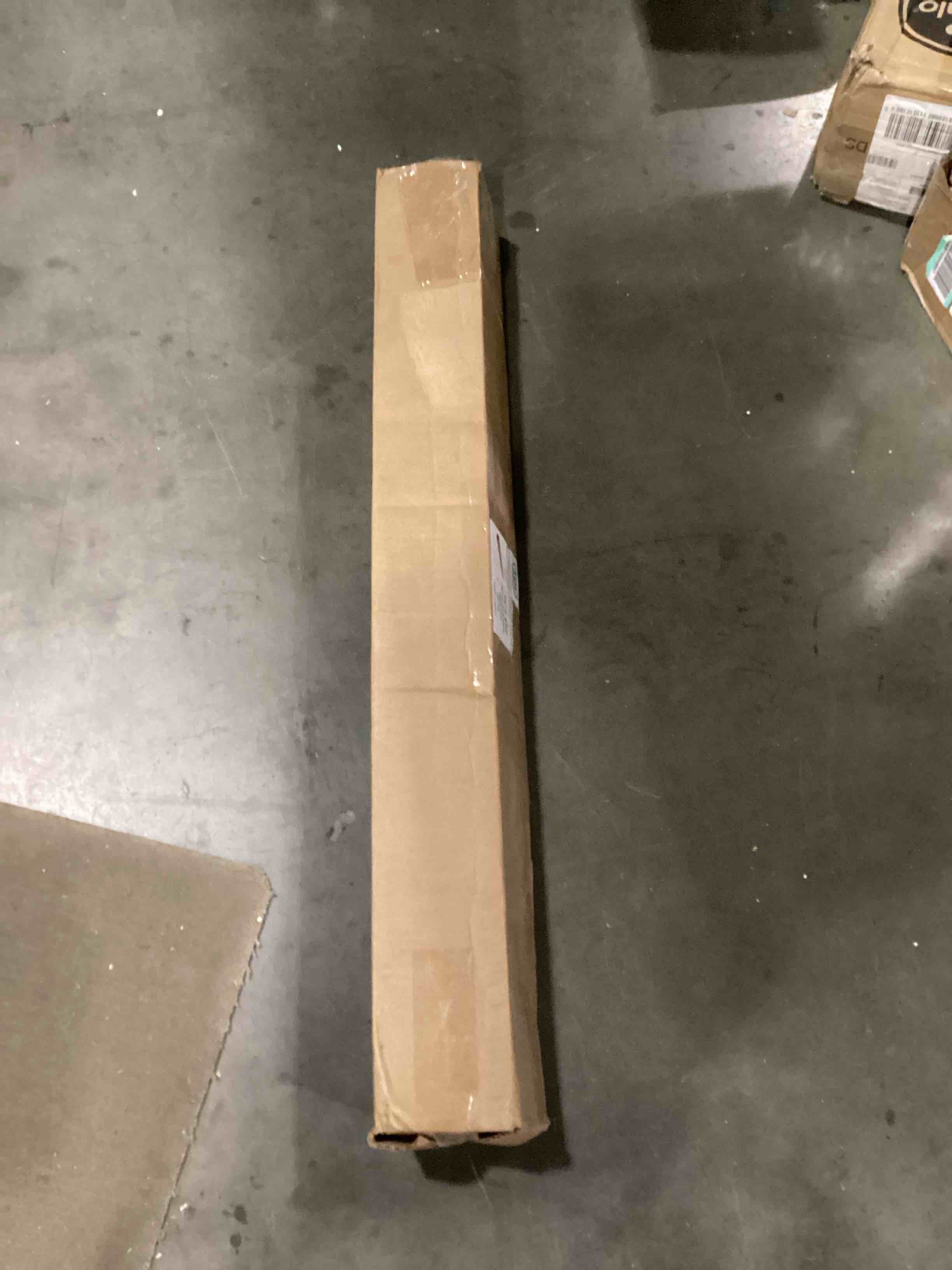 https://s3.amazonaws.com/lotting-images-prod/bidfta/YEL4085910_1710503068165.jpeg