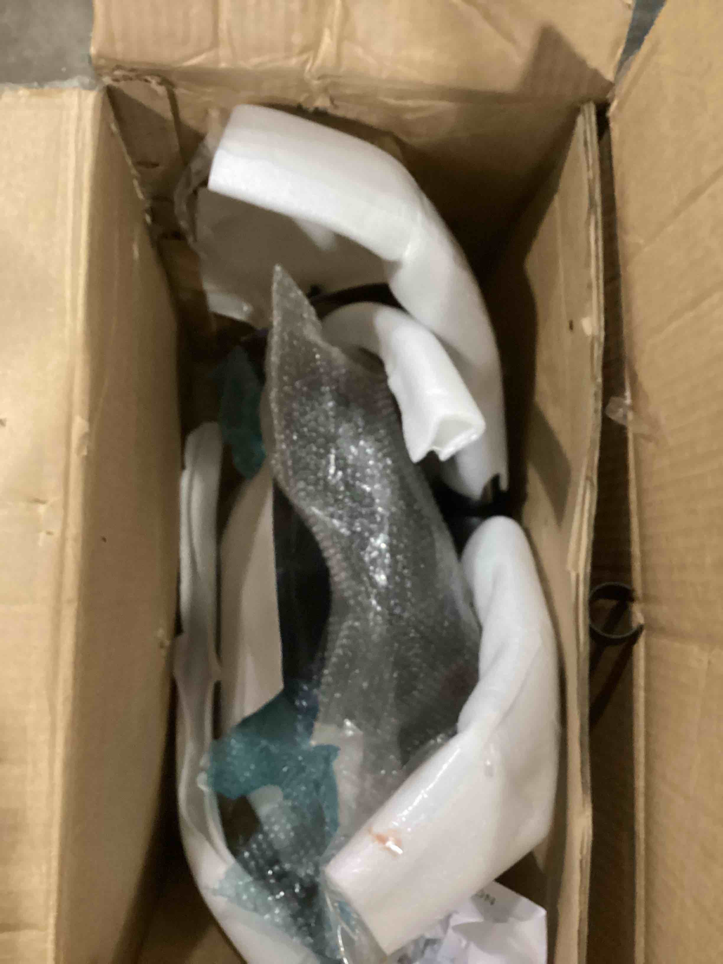 https://s3.amazonaws.com/lotting-images-prod/bidfta/YEL4086202_1710874498650.jpeg
