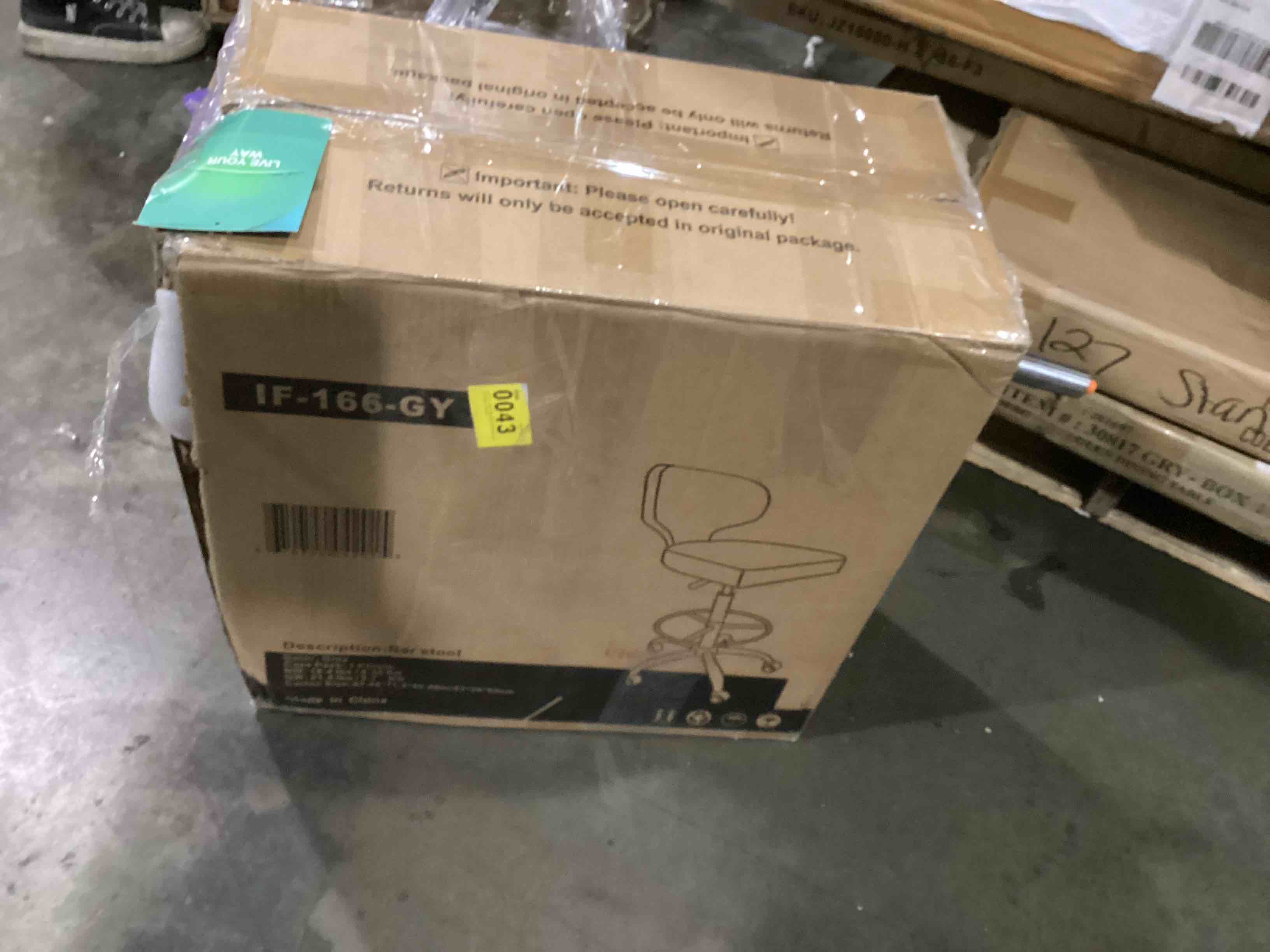https://s3.amazonaws.com/lotting-images-prod/bidfta/YEL4086202_1710874624335.jpeg