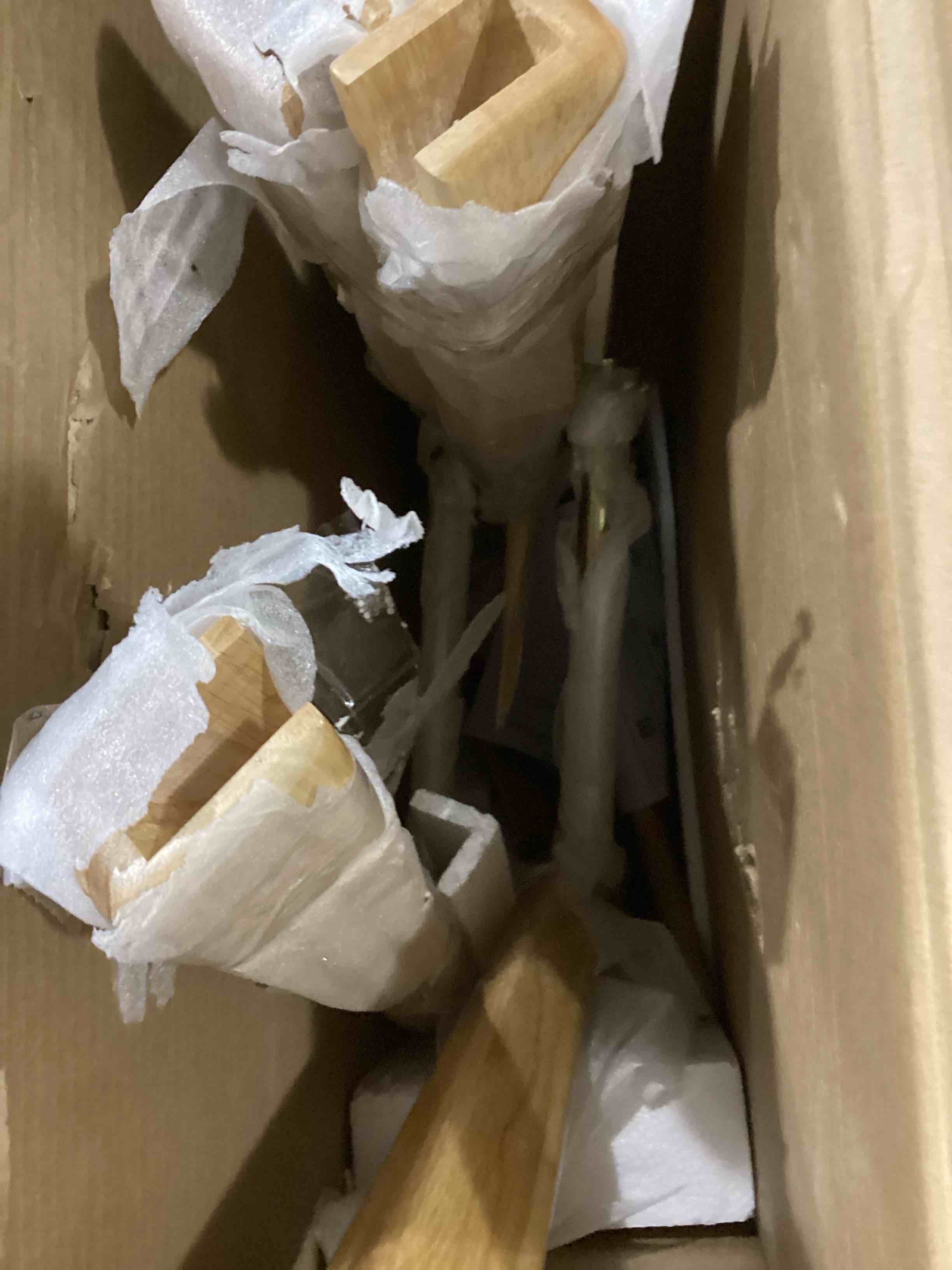 https://s3.amazonaws.com/lotting-images-prod/bidfta/YEL4086397_1711456238266.jpeg