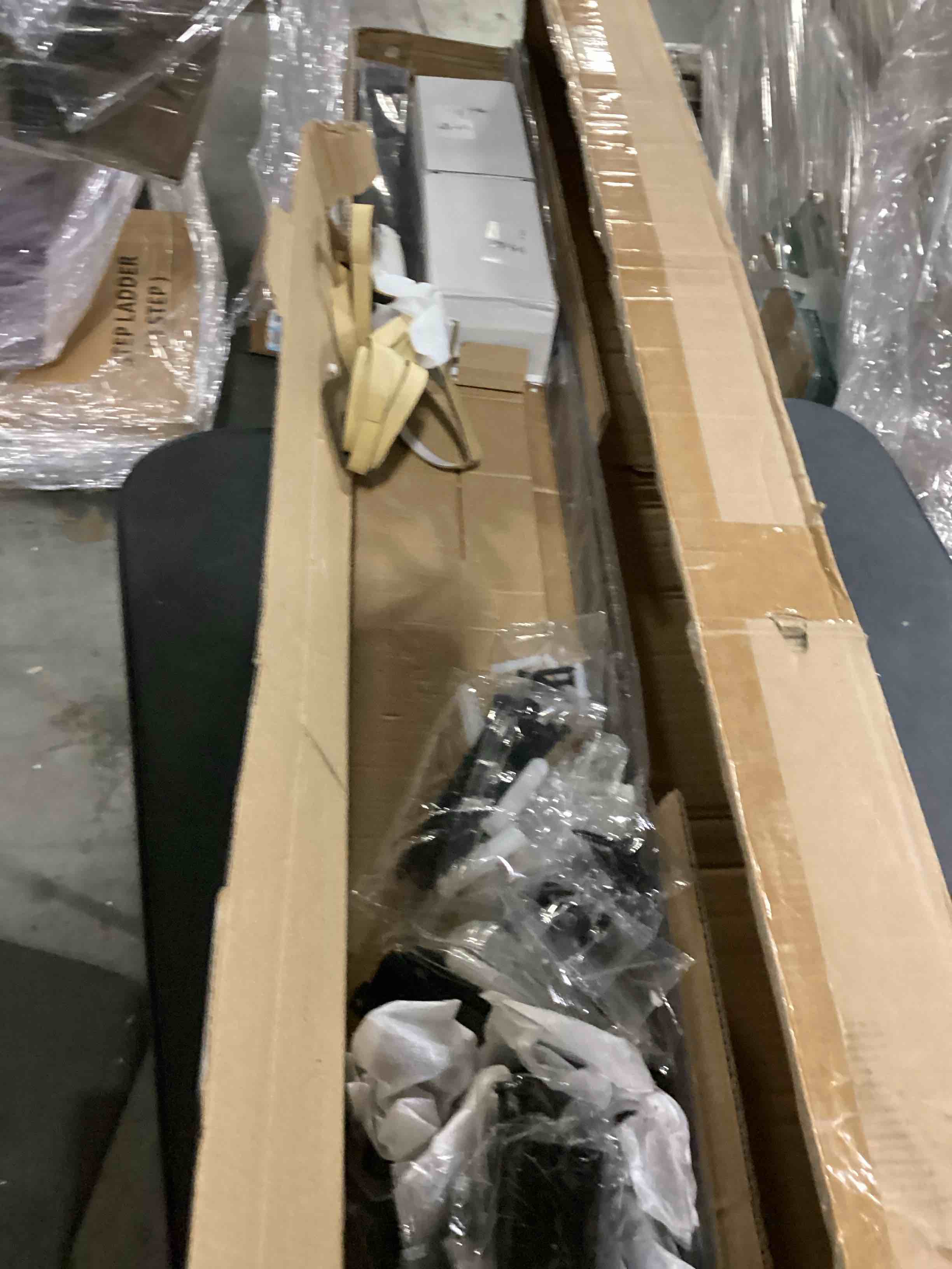 https://s3.amazonaws.com/lotting-images-prod/bidfta/YEL4086535_1709562905634.jpeg