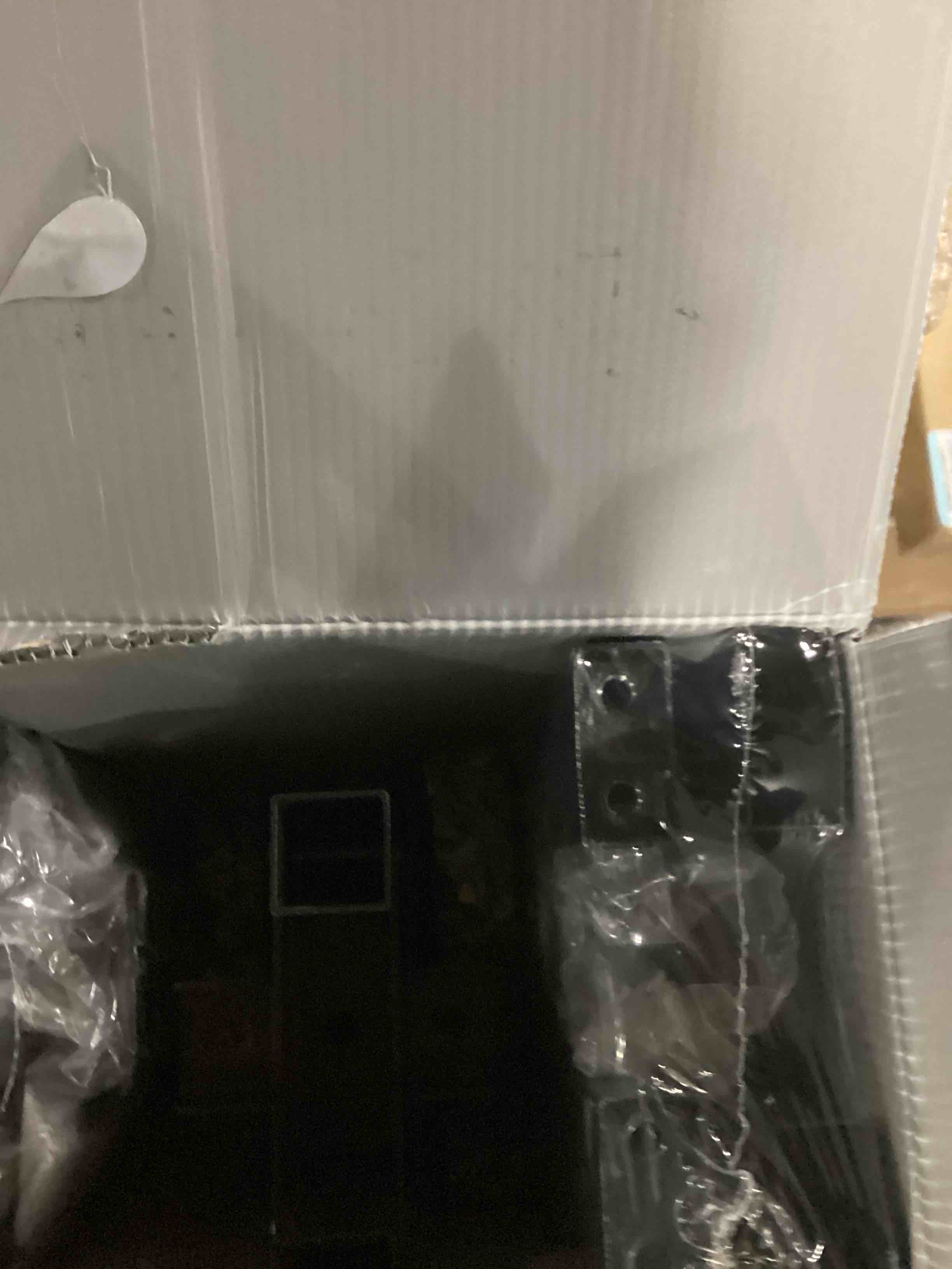 https://s3.amazonaws.com/lotting-images-prod/bidfta/YEL4086610_1709642667955.jpeg