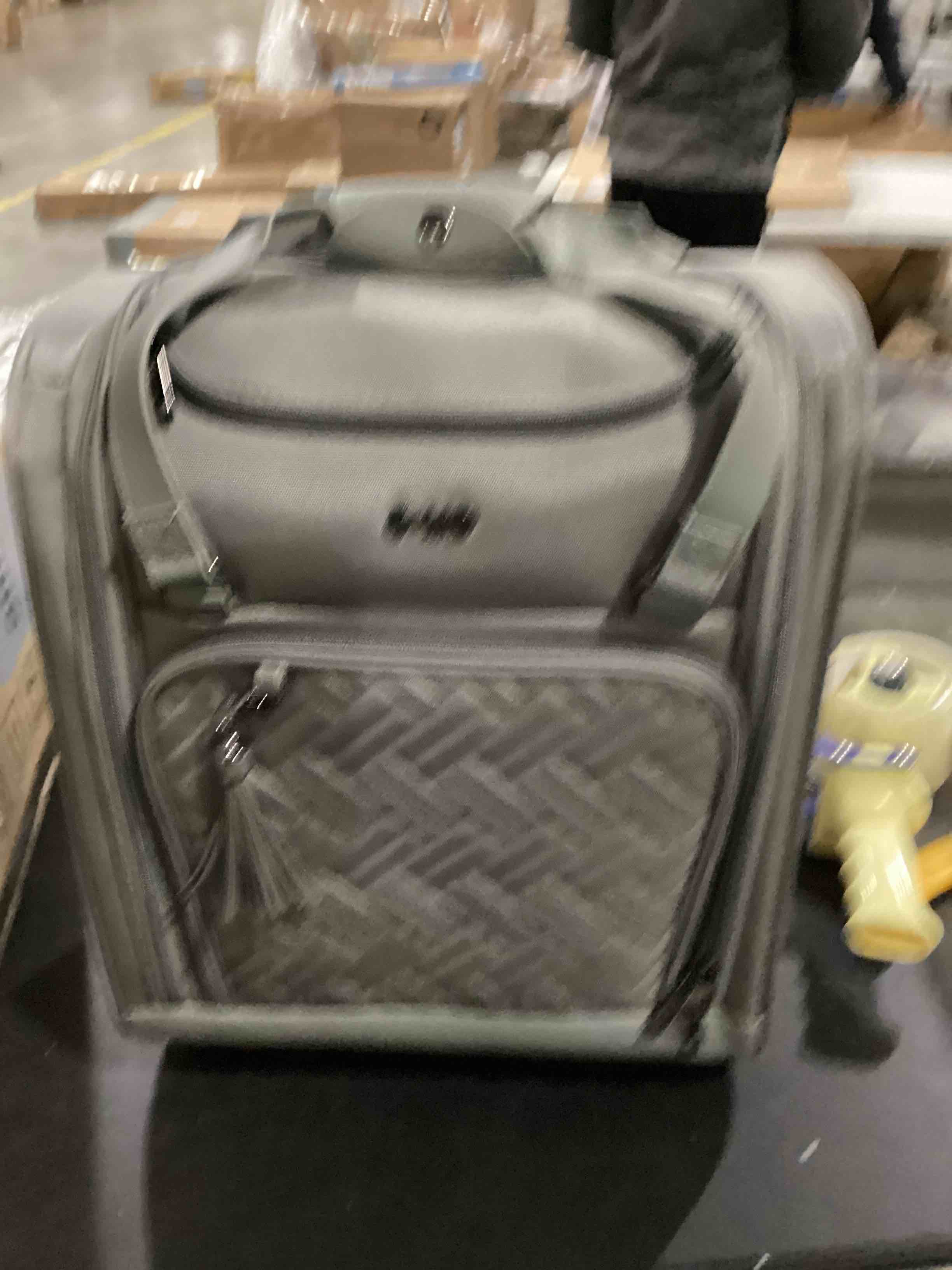 https://s3.amazonaws.com/lotting-images-prod/bidfta/YEL4087123_1710176636601.jpeg