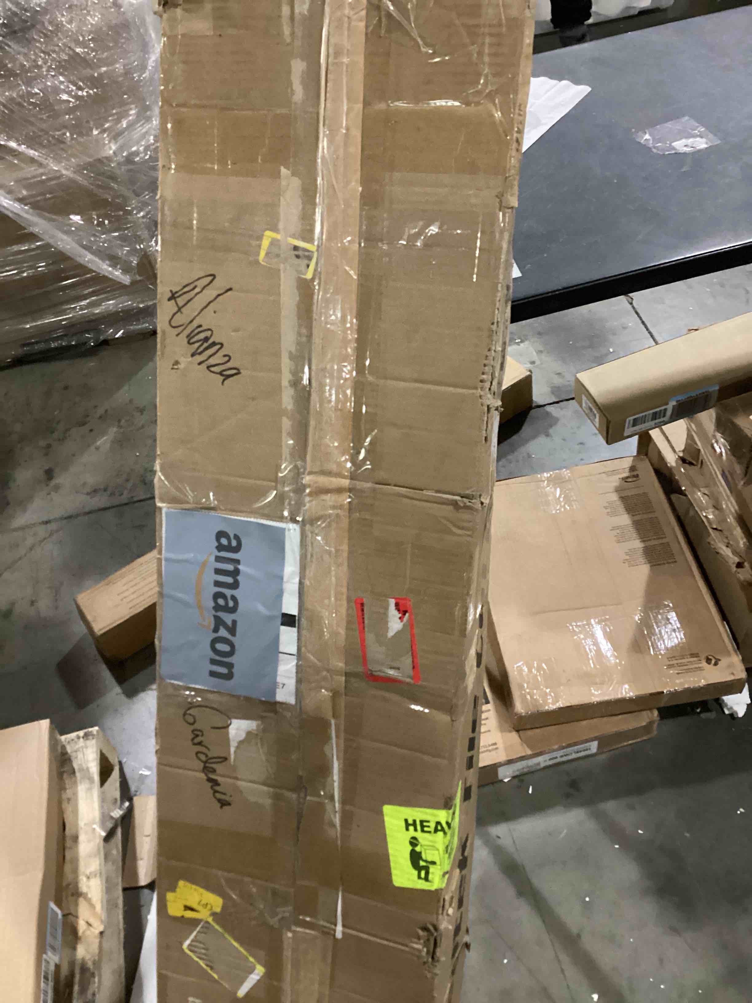 https://s3.amazonaws.com/lotting-images-prod/bidfta/YEL4087203_1710254849016.jpeg