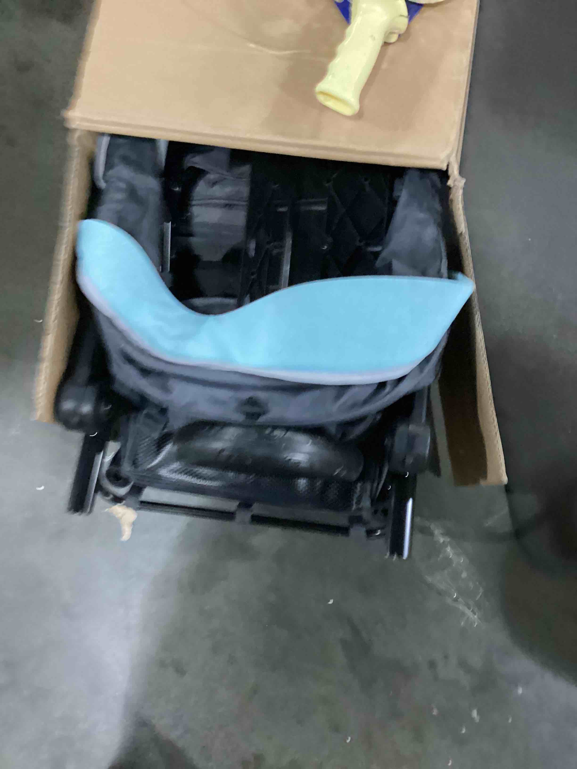 https://s3.amazonaws.com/lotting-images-prod/bidfta/YEL4087205_1710255638998.jpeg