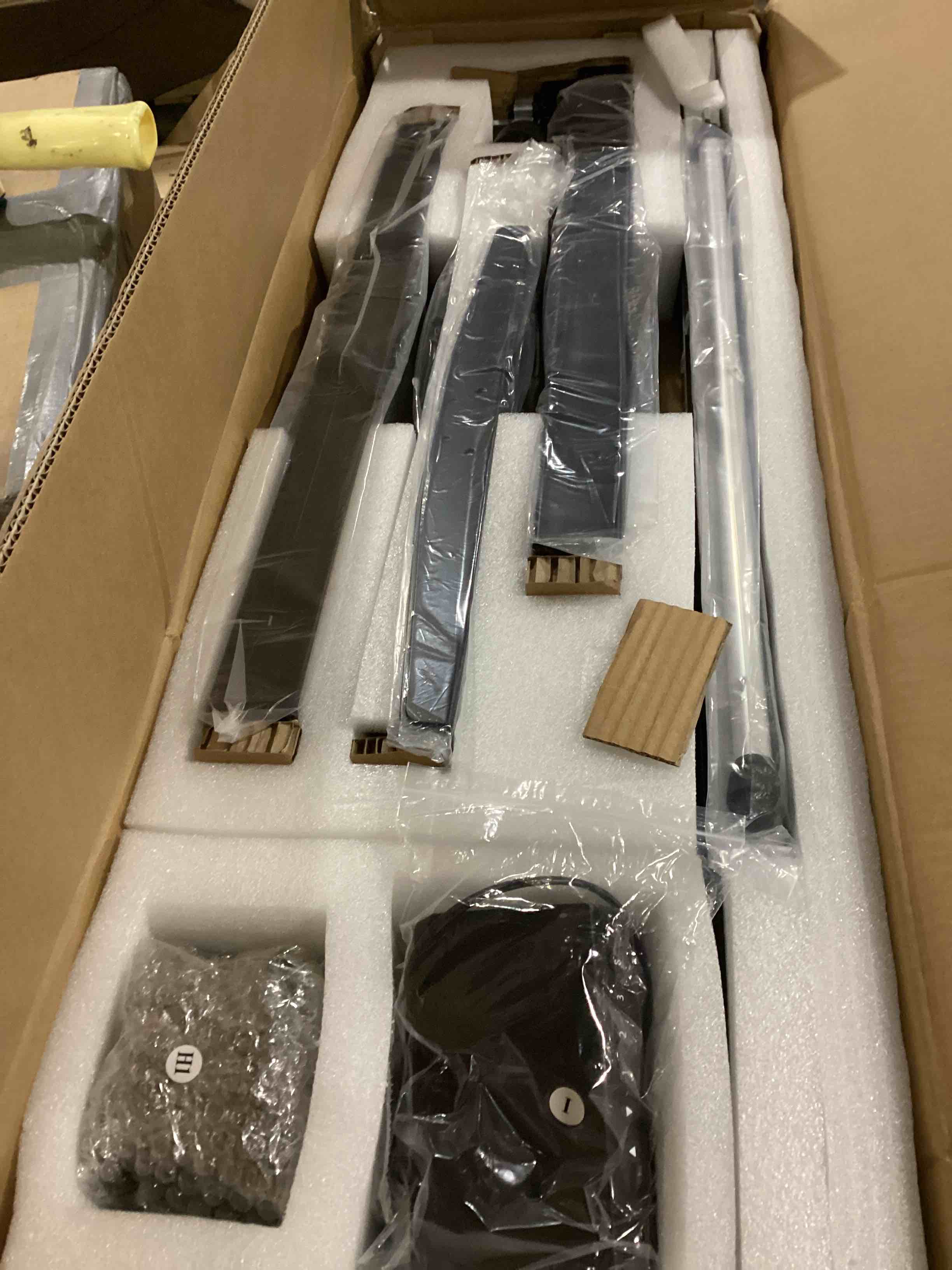 https://s3.amazonaws.com/lotting-images-prod/bidfta/YEL4087231_1710265449590.jpeg