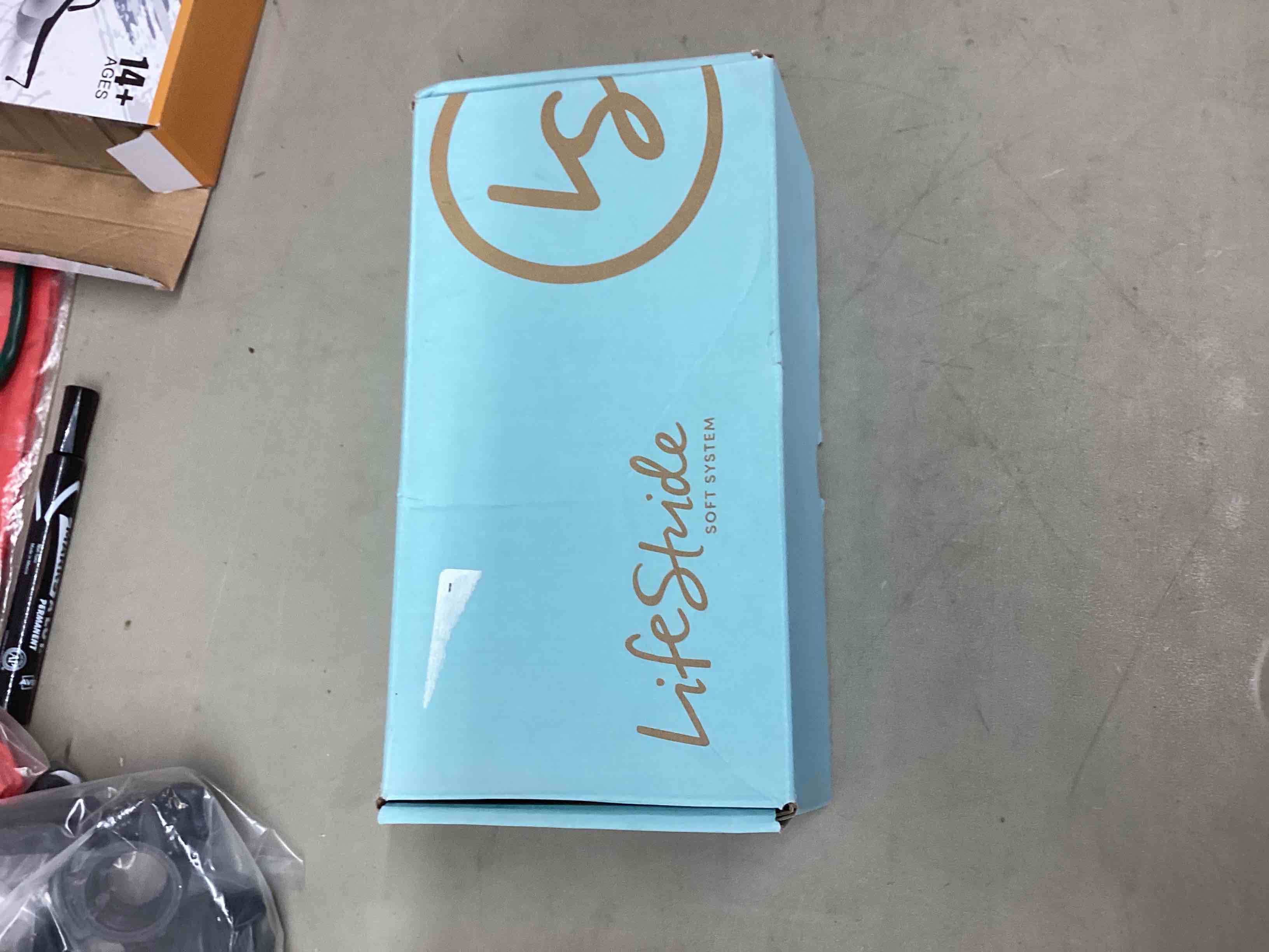 https://s3.amazonaws.com/lotting-images-prod/bidfta/YEL4107732_1684882271954.jpeg