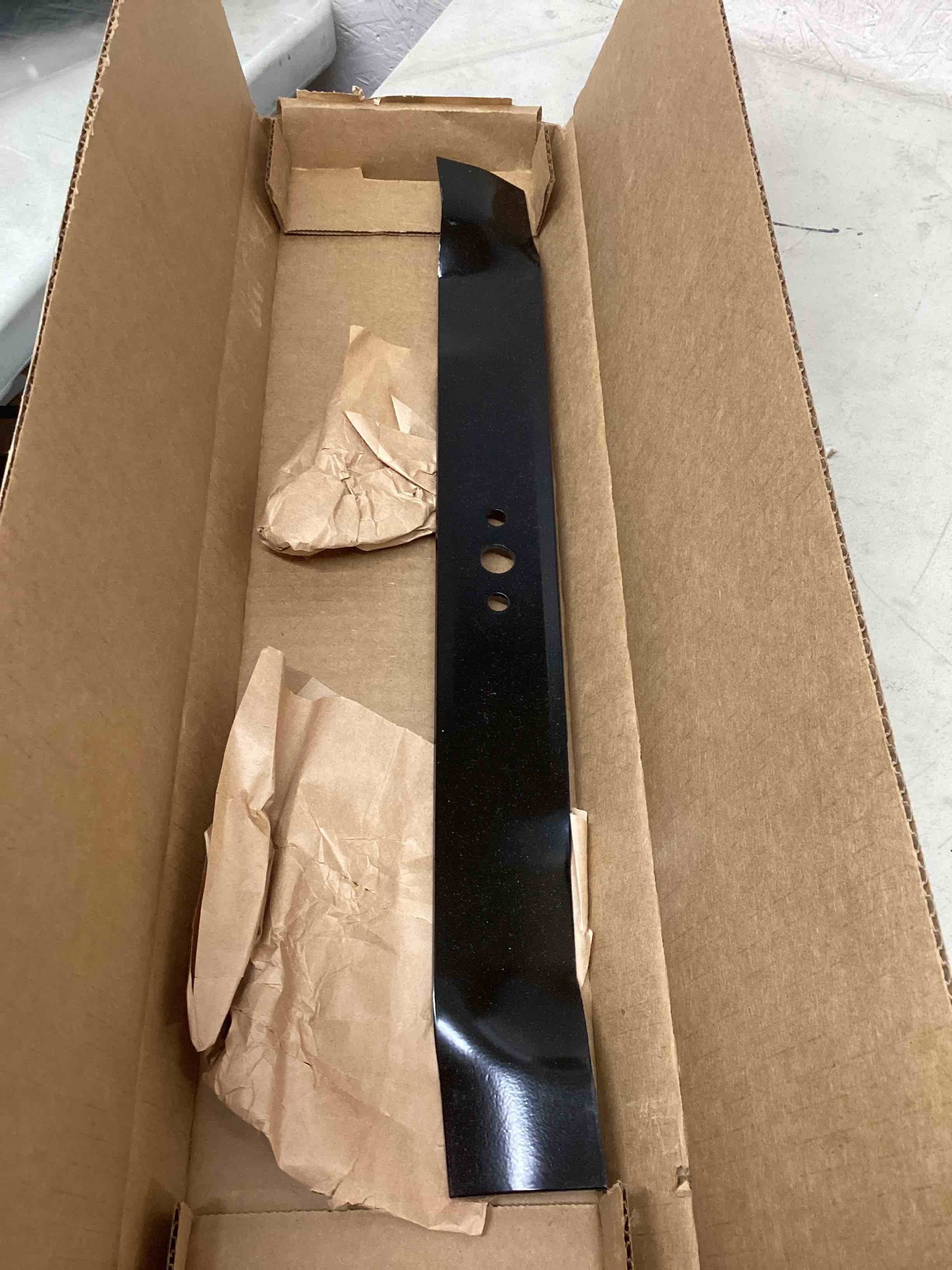 https://s3.amazonaws.com/lotting-images-prod/bidfta/YEL4108060_1685572839386.jpeg