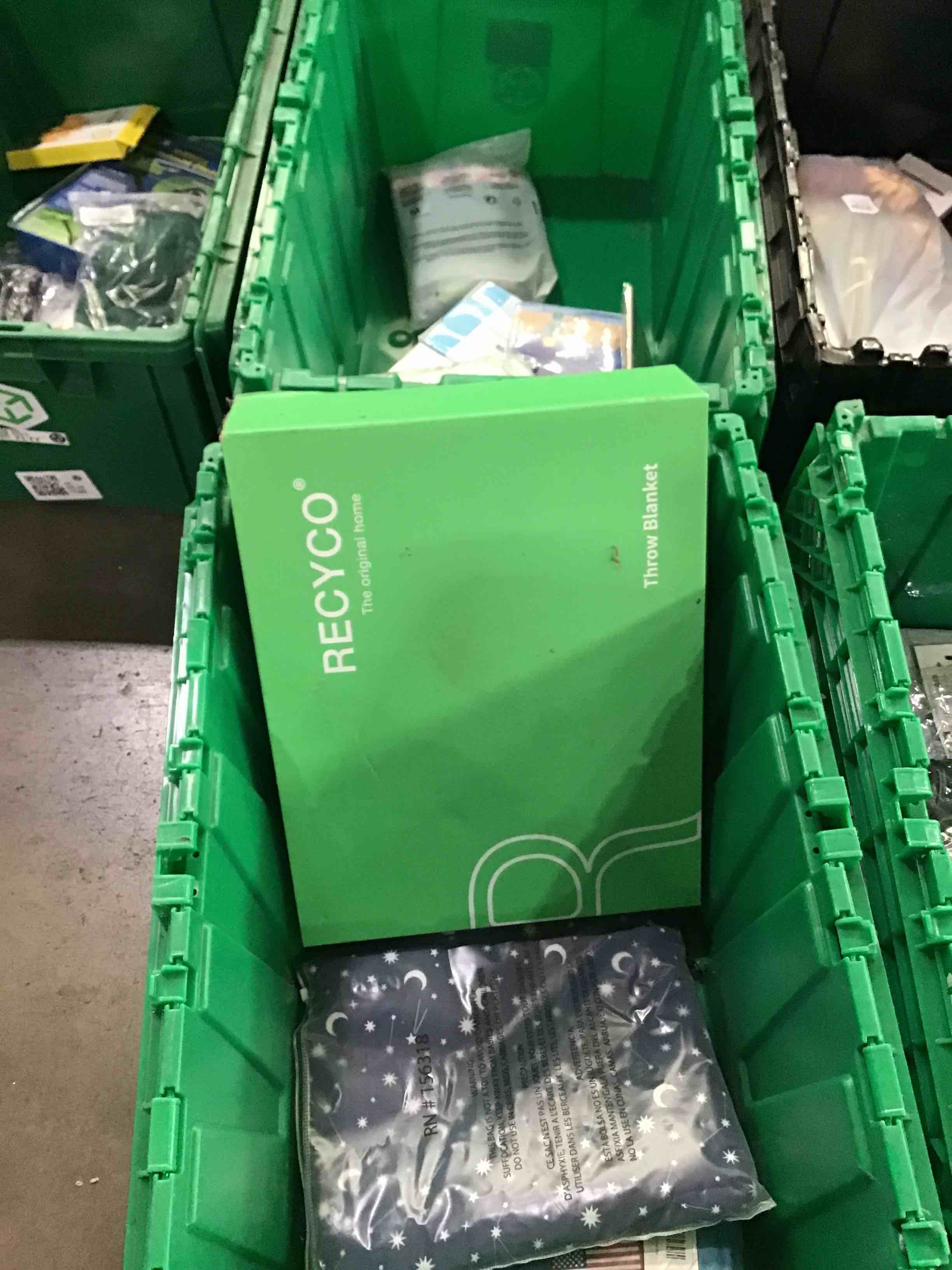 https://s3.amazonaws.com/lotting-images-prod/bidfta/YEL4142424_1697137239305.jpeg