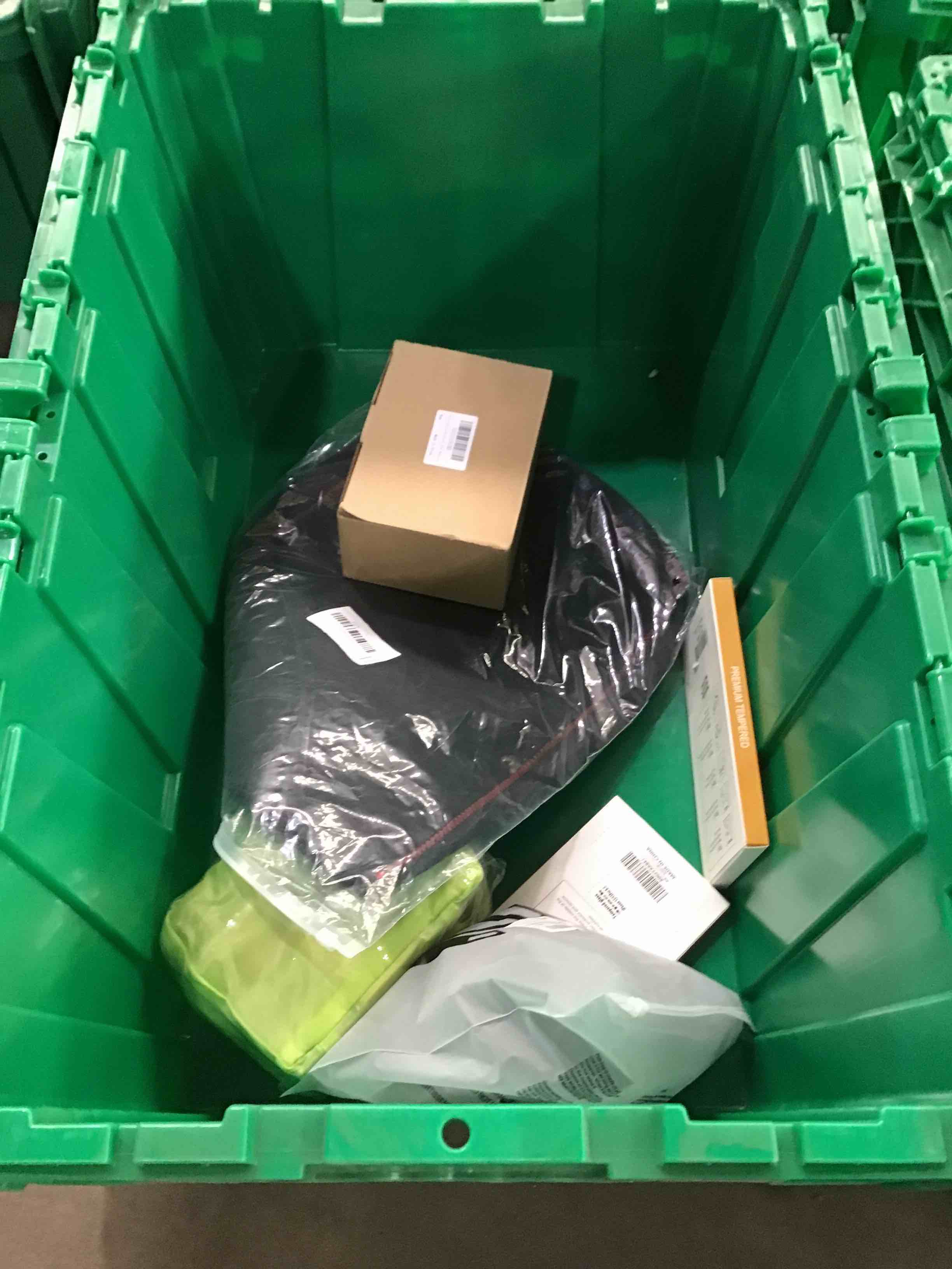 https://s3.amazonaws.com/lotting-images-prod/bidfta/YEL4142425_1697137182704.jpeg