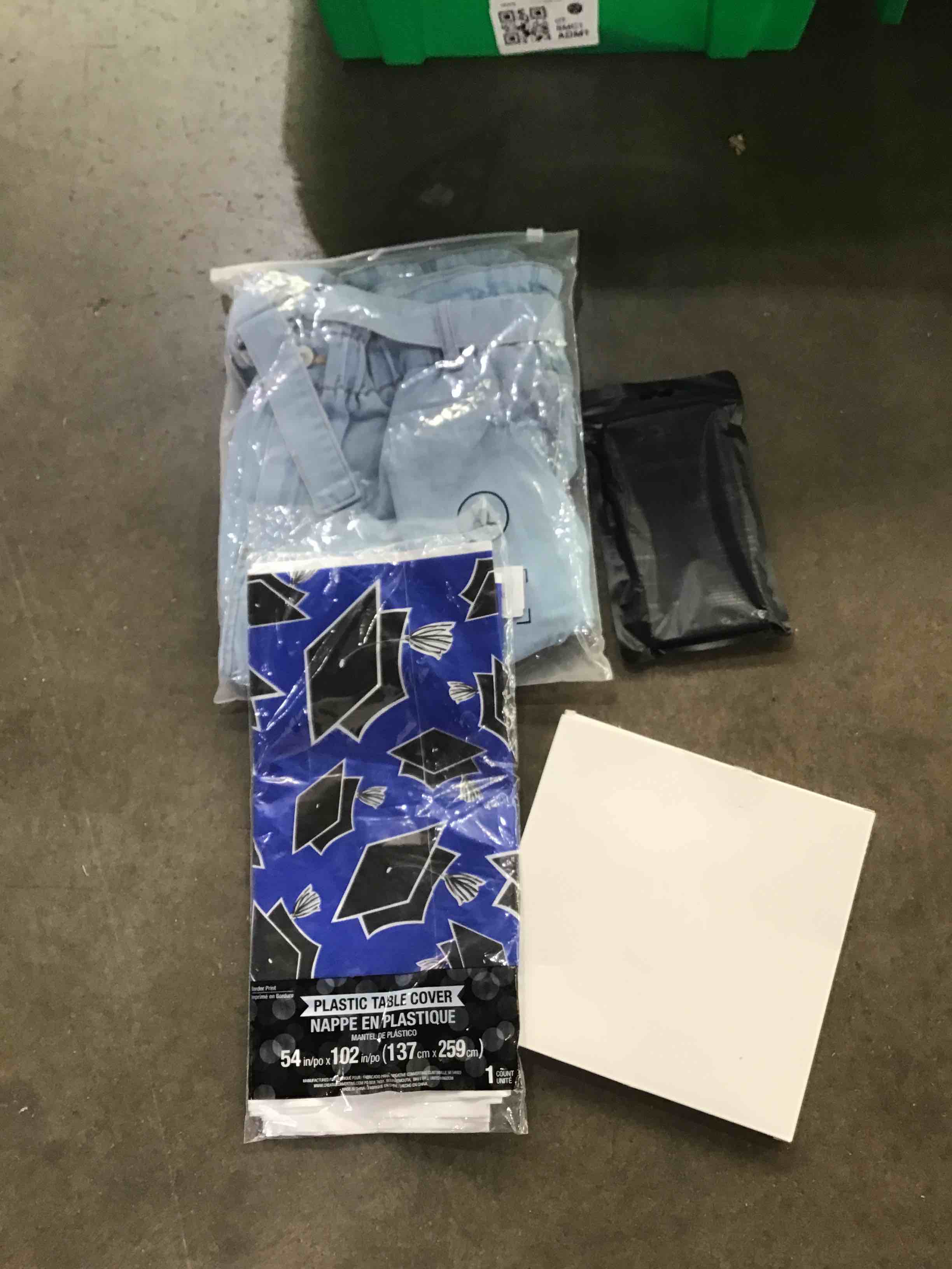 https://s3.amazonaws.com/lotting-images-prod/bidfta/YEL4142426_1697137134537.jpeg