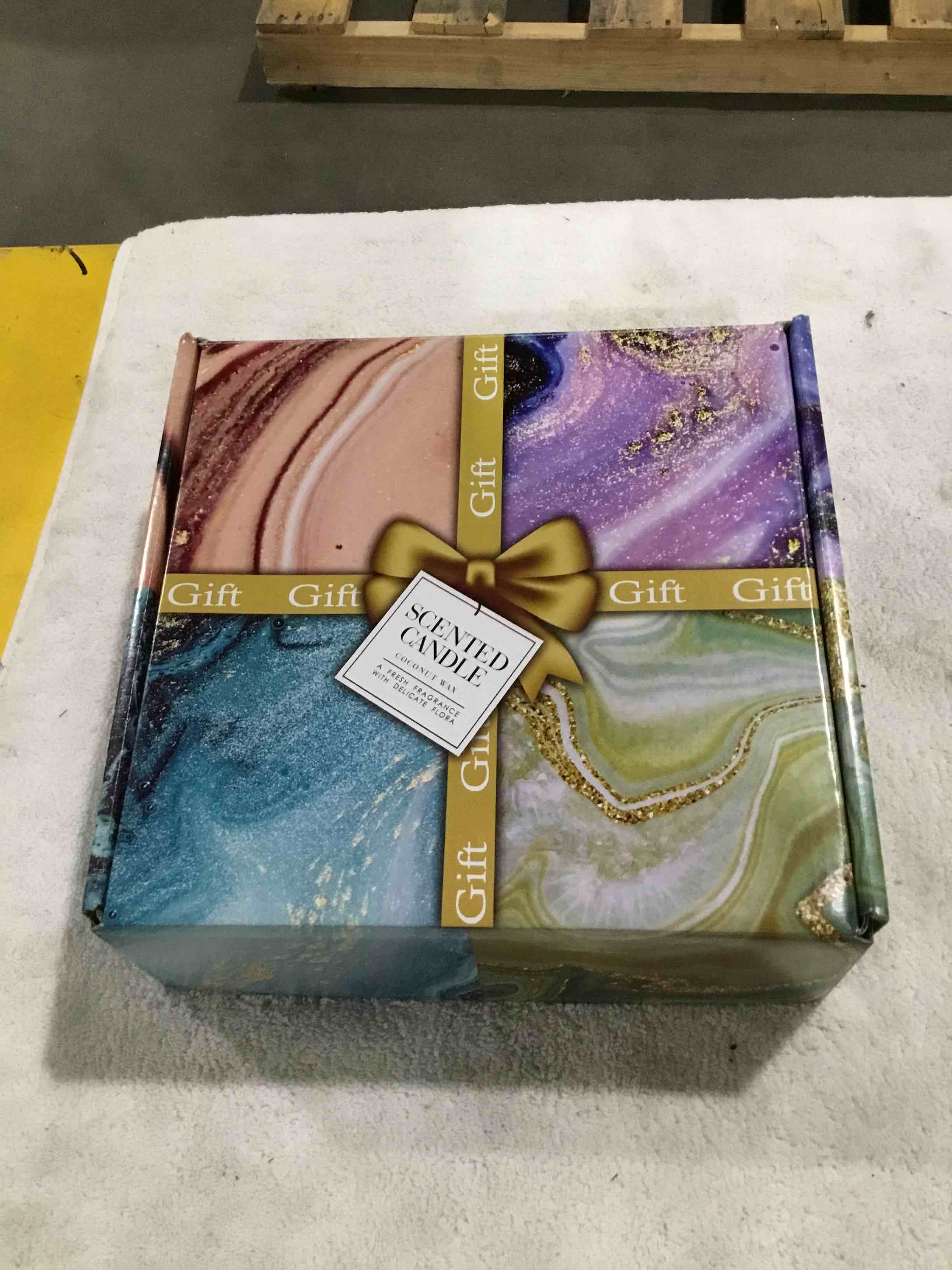 SUPREME LIGHTS CANDLE TIN GIFT ASSORTMENT / FRESH AND FLORAL