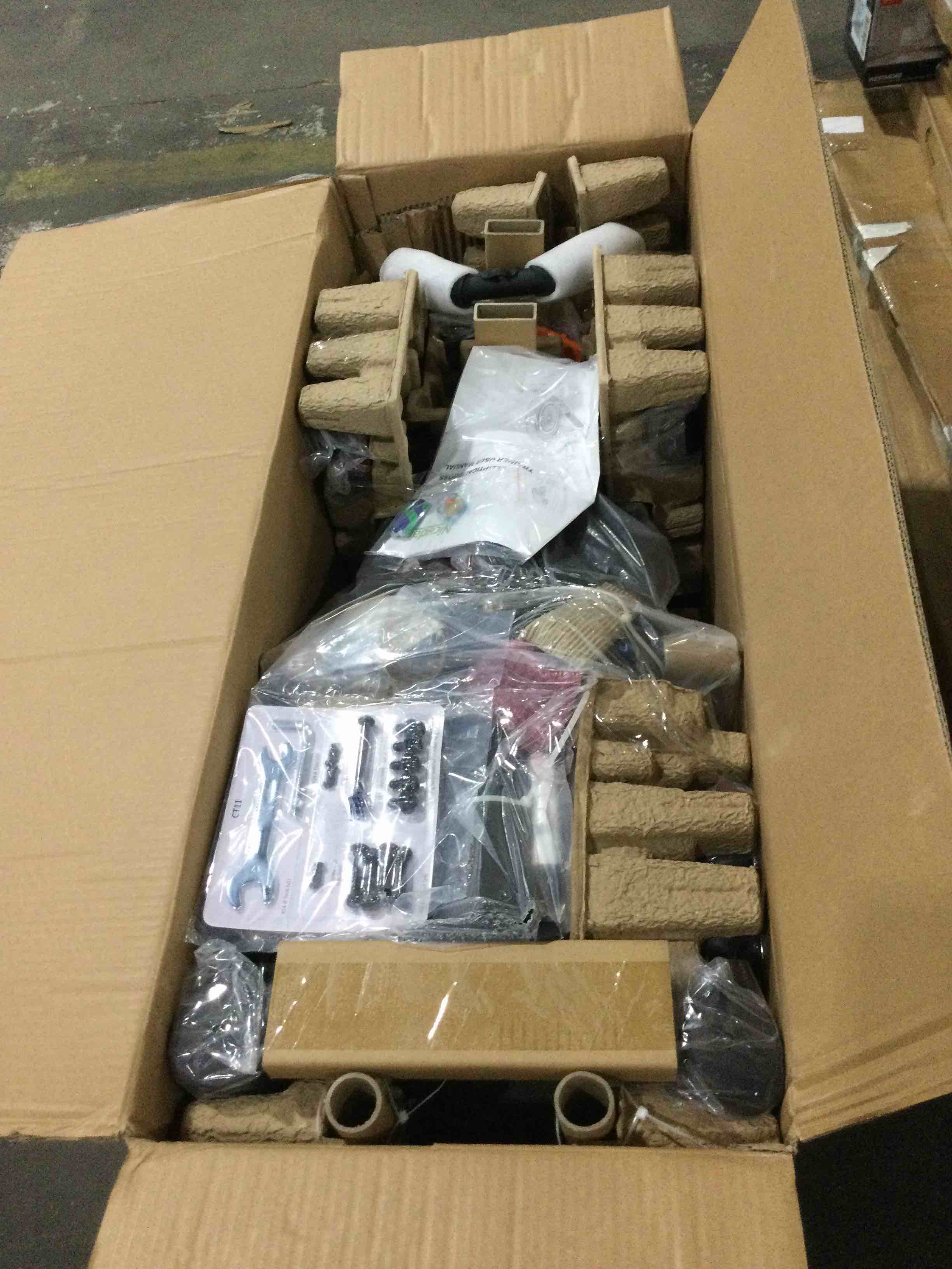 https://s3.amazonaws.com/lotting-images-prod/bidfta/YEL4144060_1695996741779.jpeg