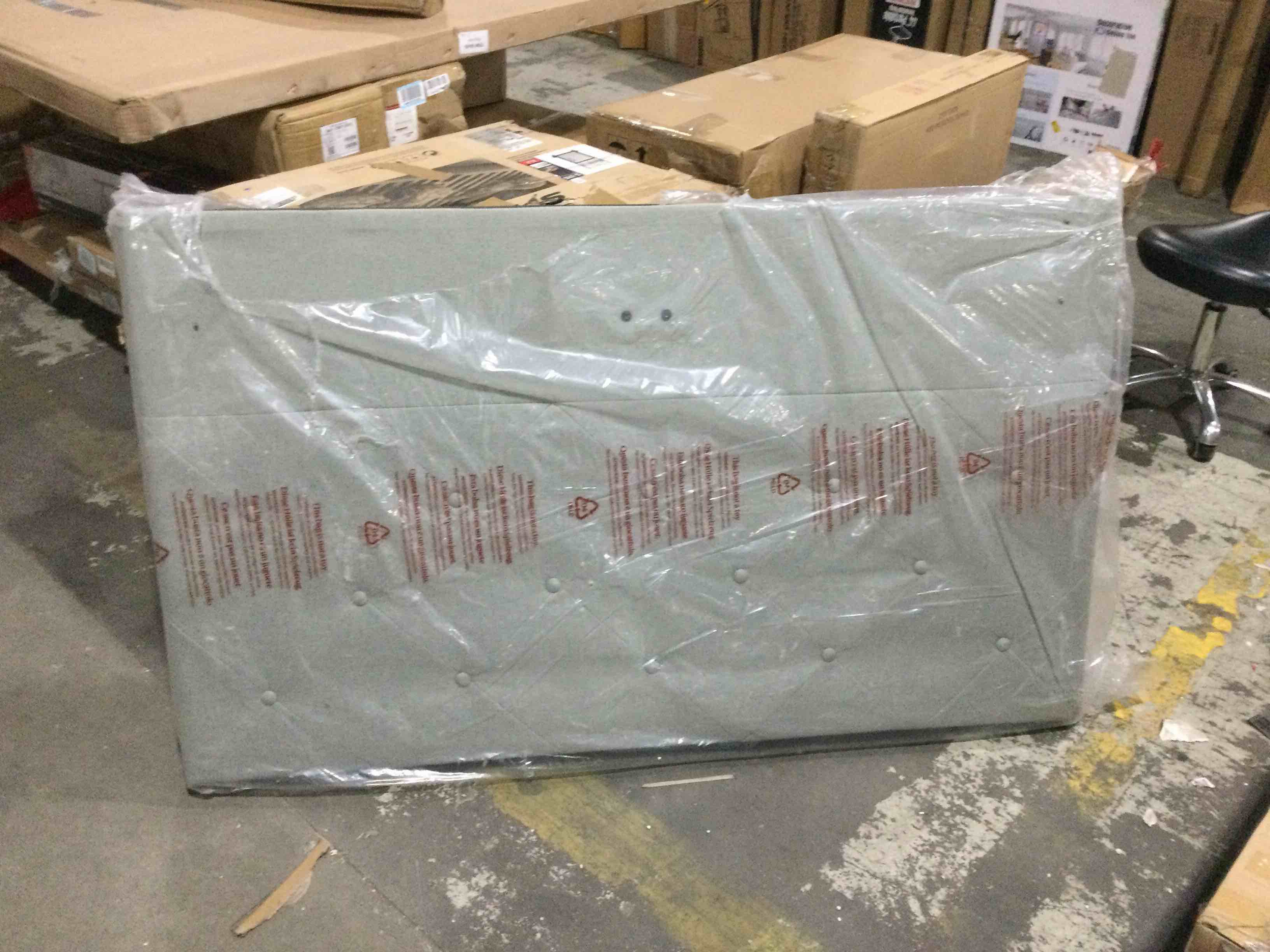 https://s3.amazonaws.com/lotting-images-prod/bidfta/YEL4144077_1695997792772.jpeg