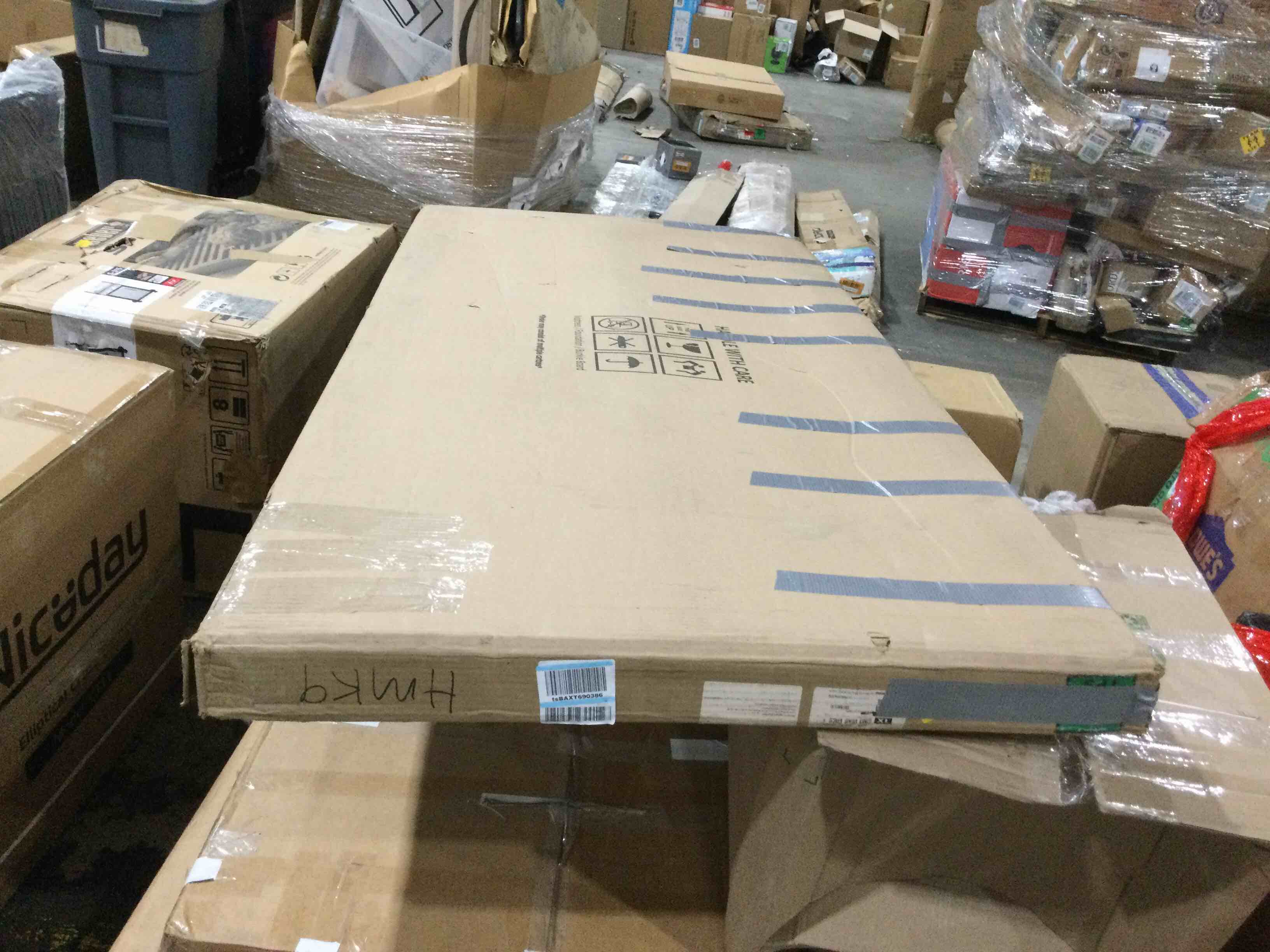 https://s3.amazonaws.com/lotting-images-prod/bidfta/YEL4144080_1695998851626.jpeg