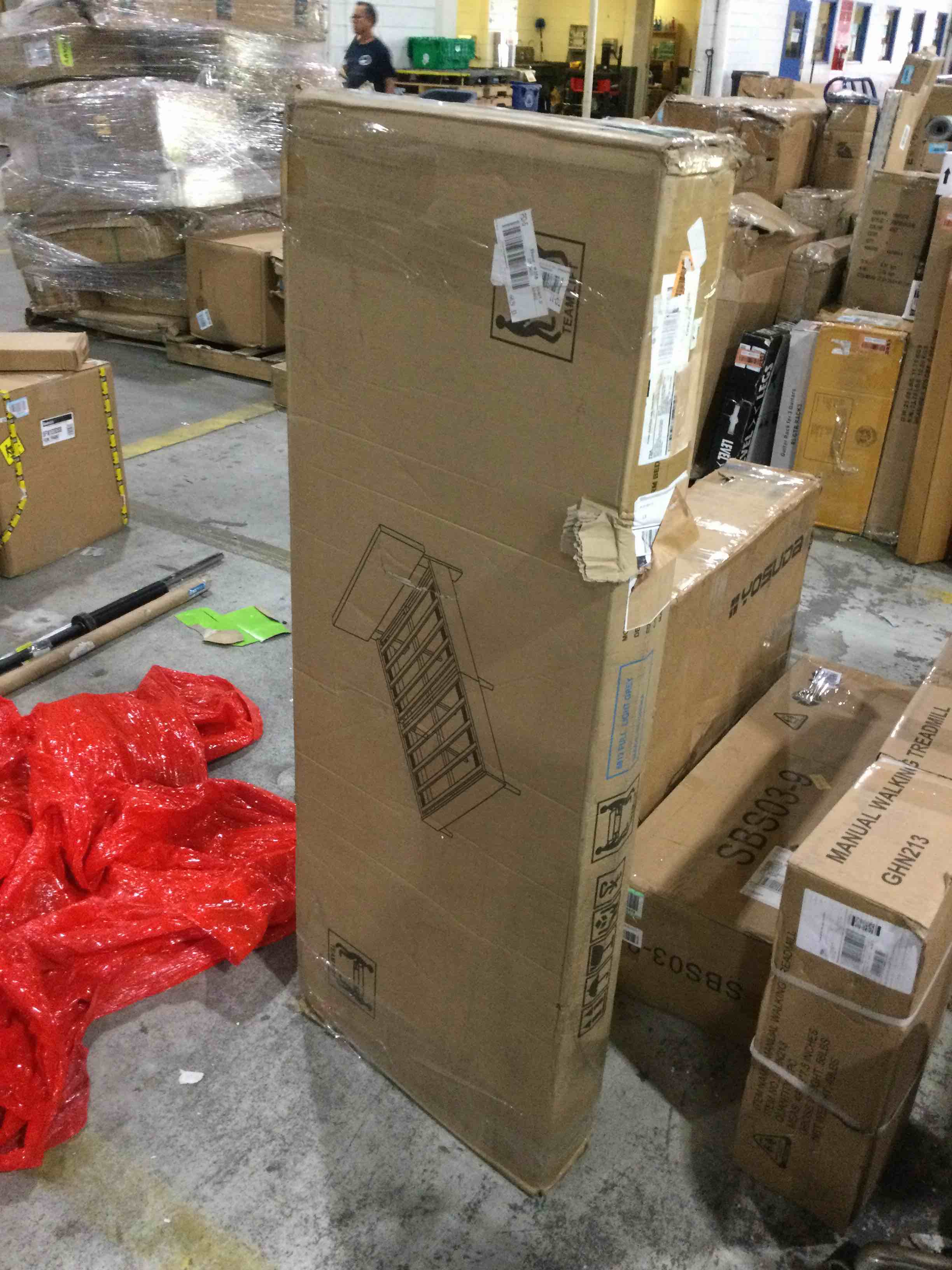 https://s3.amazonaws.com/lotting-images-prod/bidfta/YEL4144110_1696009399561.jpeg