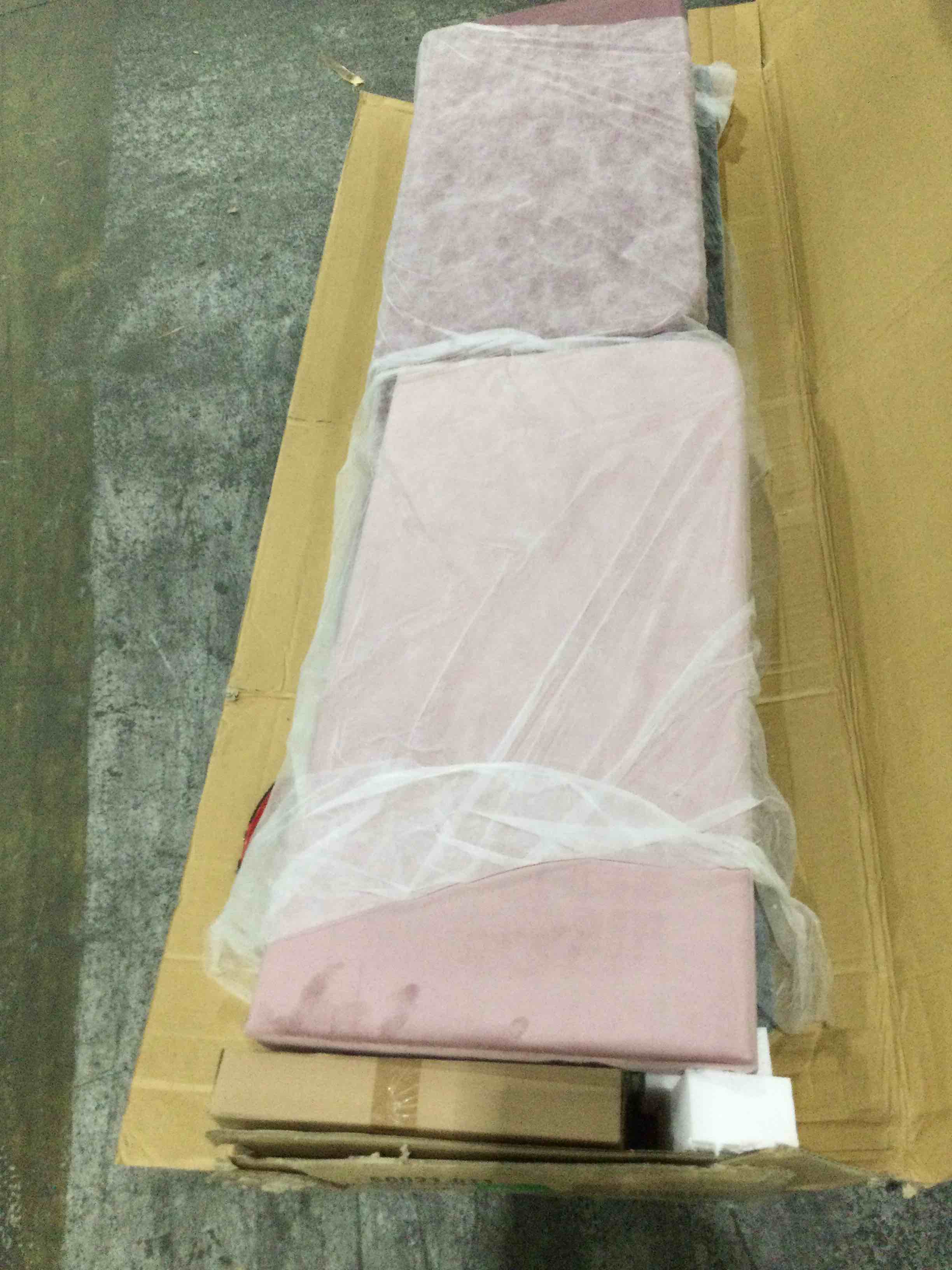 https://s3.amazonaws.com/lotting-images-prod/bidfta/YEL4144302_1696522919315.jpeg
