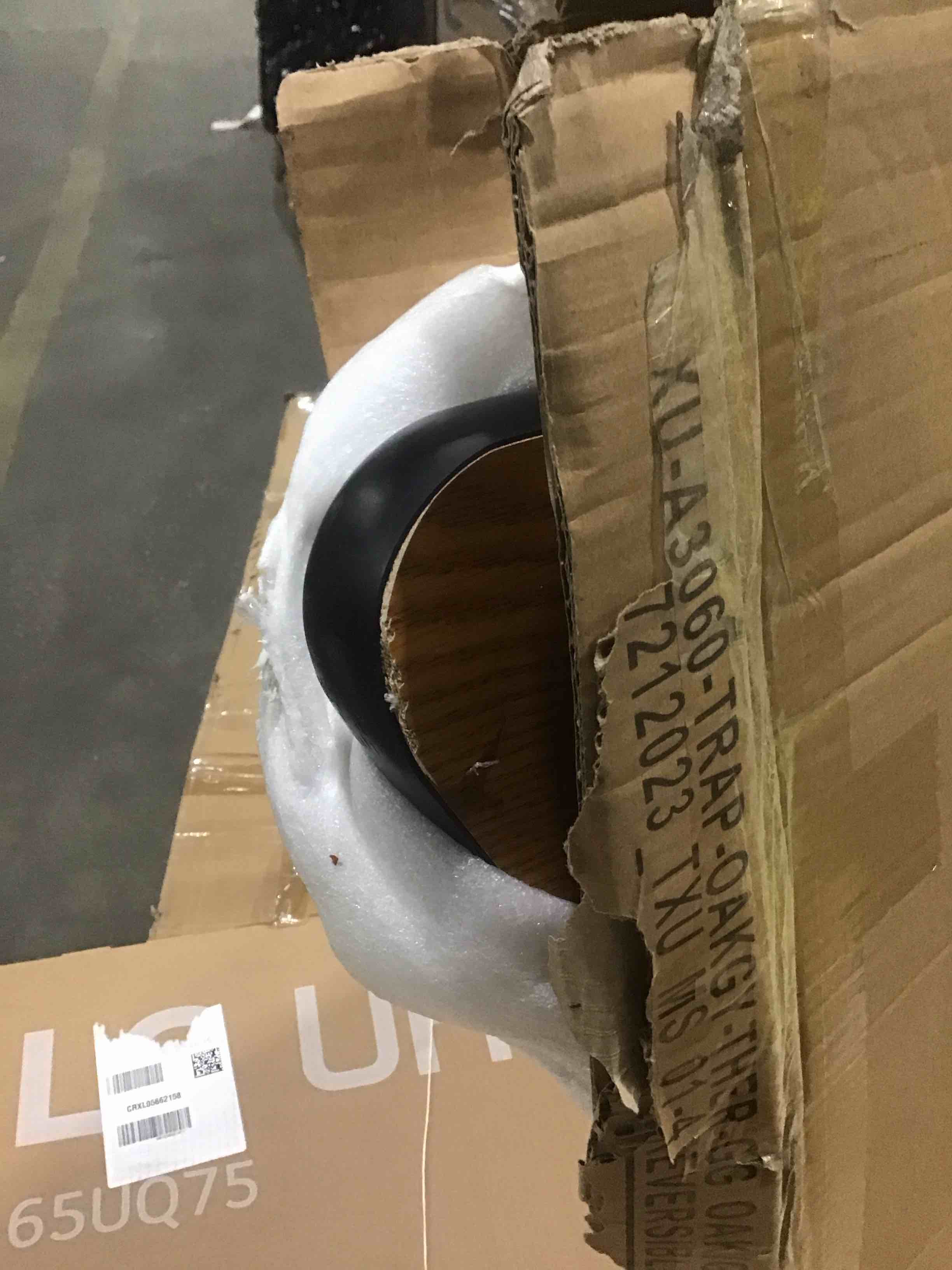https://s3.amazonaws.com/lotting-images-prod/bidfta/YEL4146191_1706309651687.jpeg