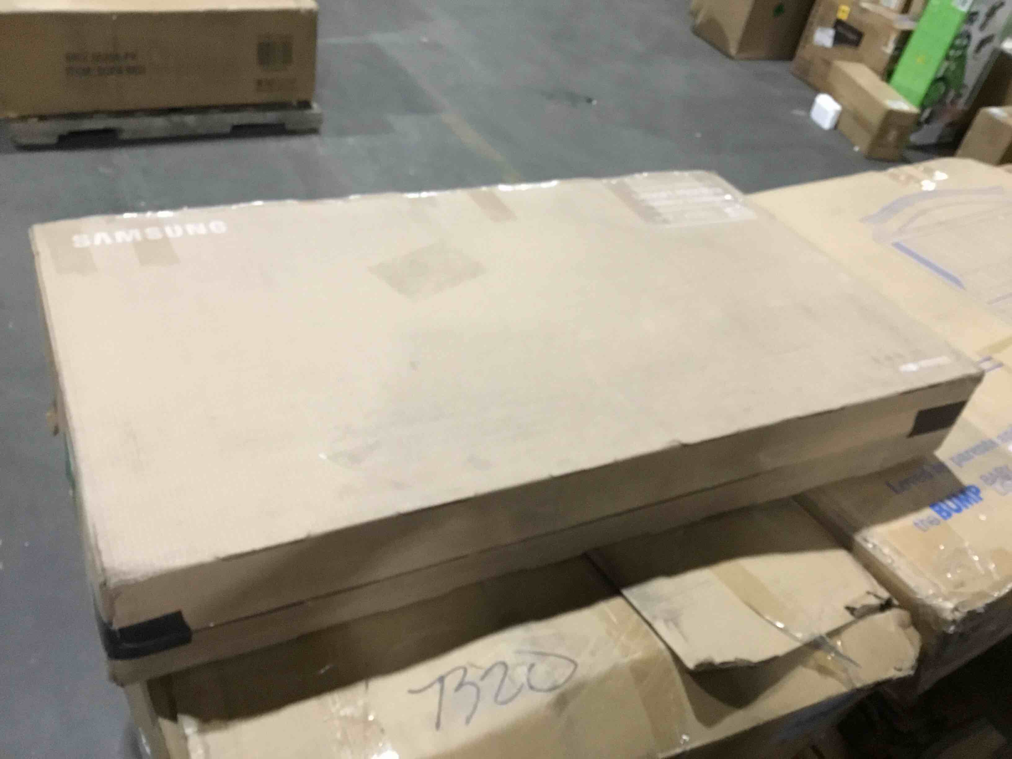 https://s3.amazonaws.com/lotting-images-prod/bidfta/YEL4146205_1706366534971.jpeg