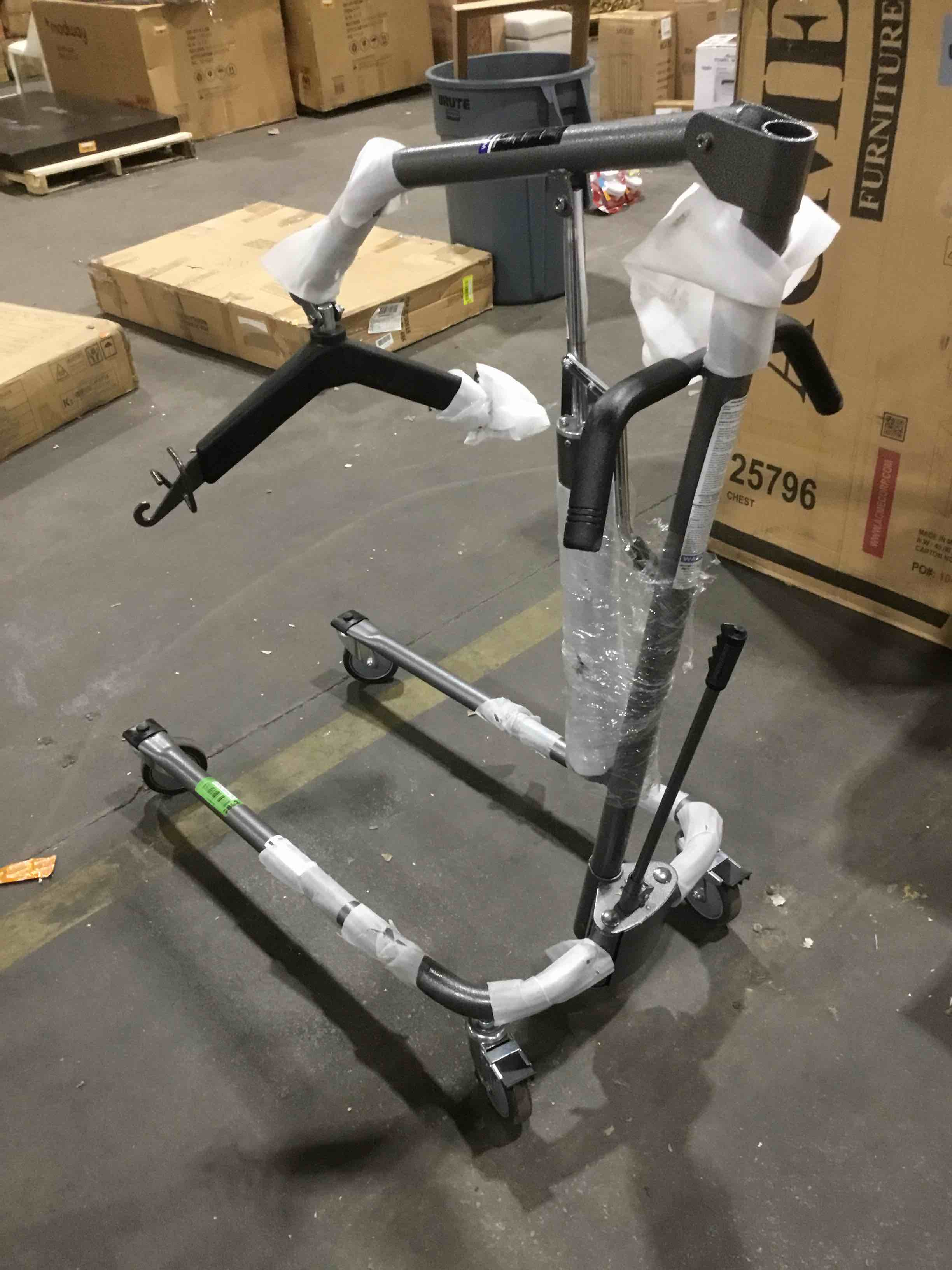 https://s3.amazonaws.com/lotting-images-prod/bidfta/YEL4146213_1706368629125.jpeg