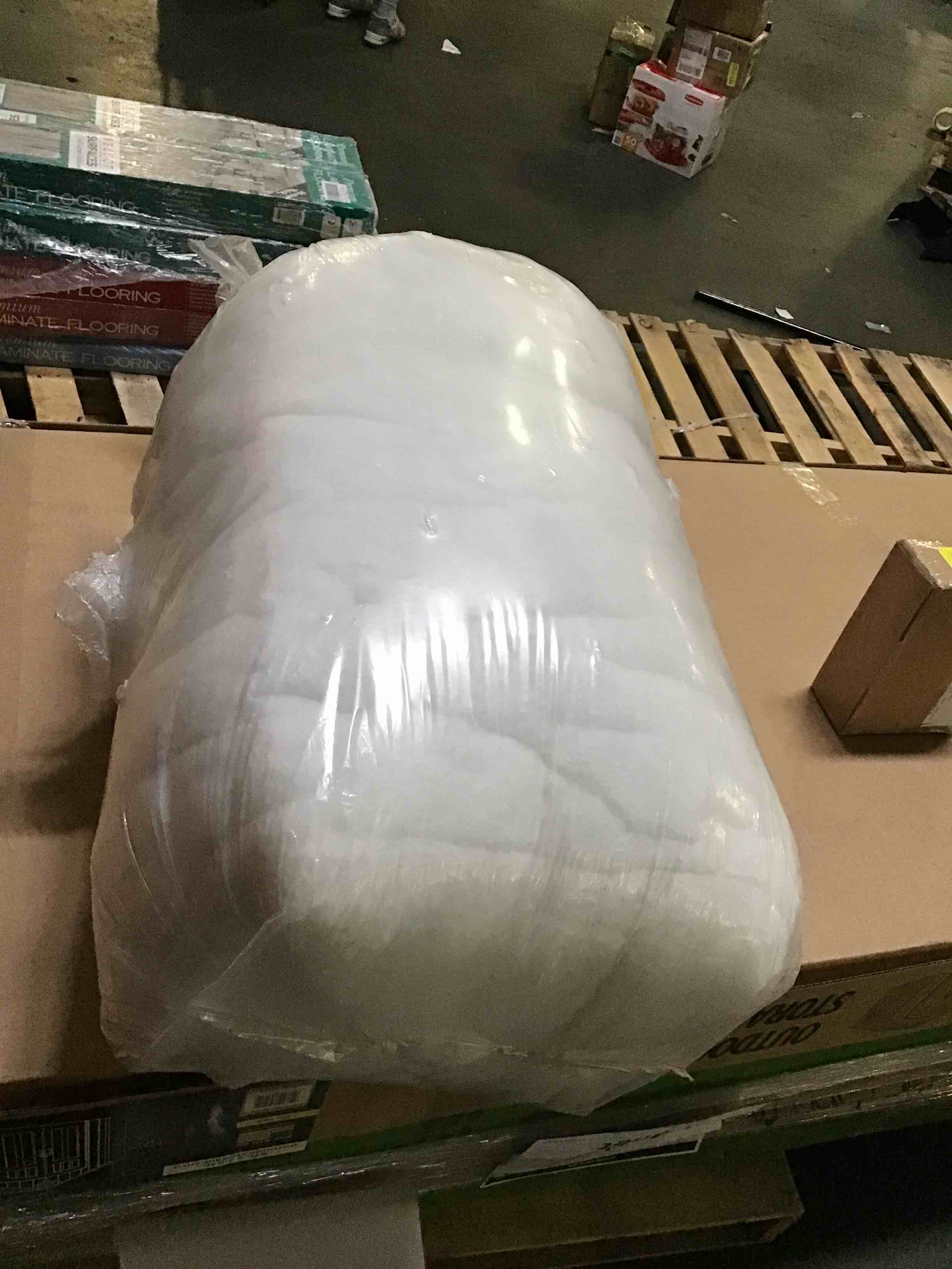 https://s3.amazonaws.com/lotting-images-prod/bidfta/YEL4161302_1689882644793.jpeg