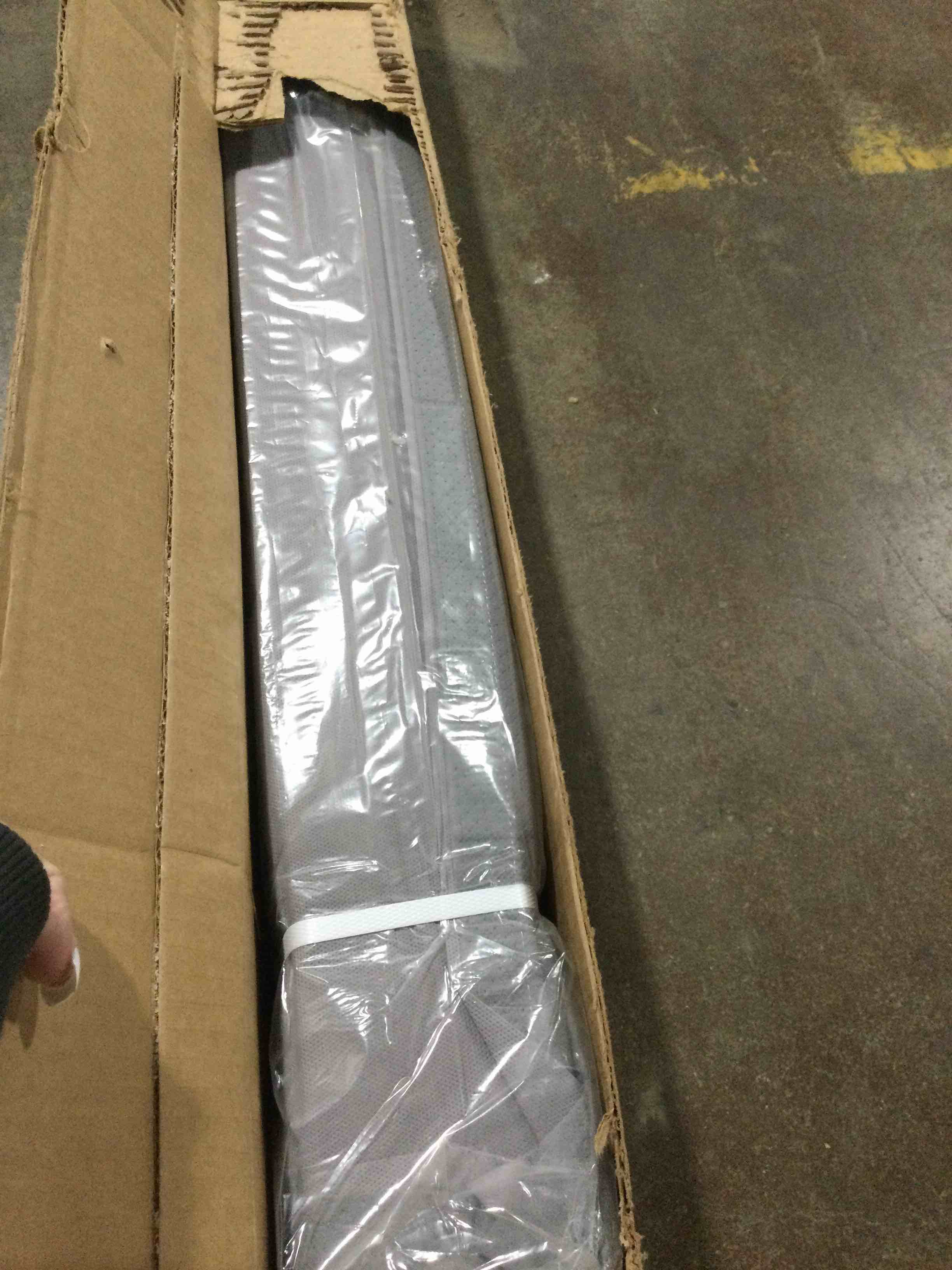 https://s3.amazonaws.com/lotting-images-prod/bidfta/YEL4195343_1676397432202.jpeg