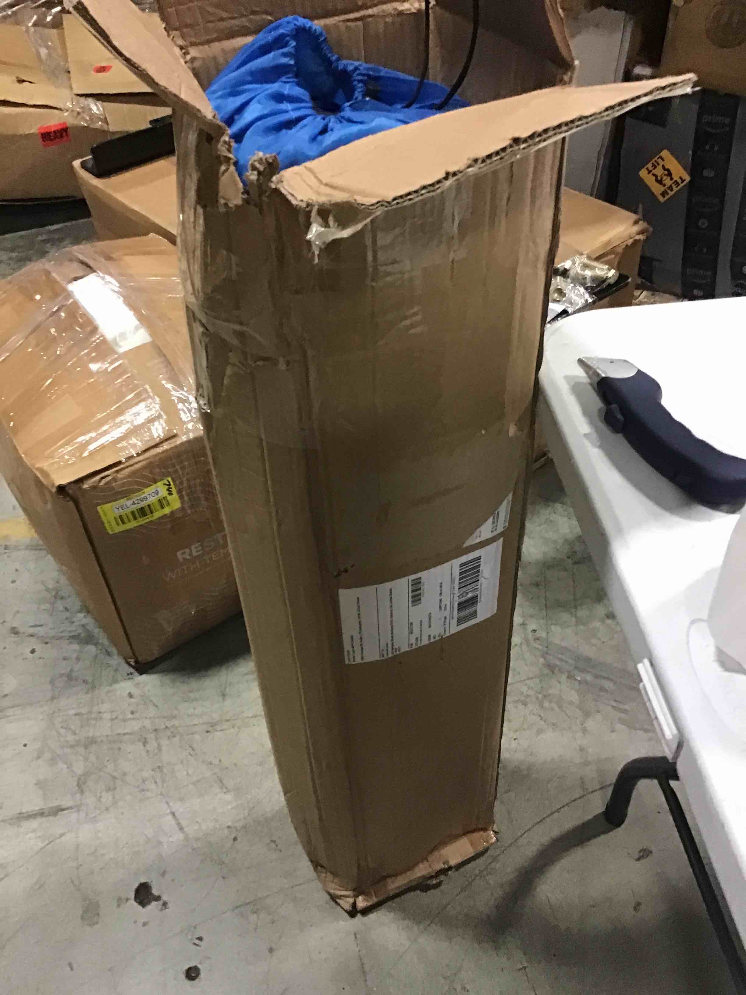 https://s3.amazonaws.com/lotting-images-prod/bidfta/YEL4299710_1694445910812.jpeg