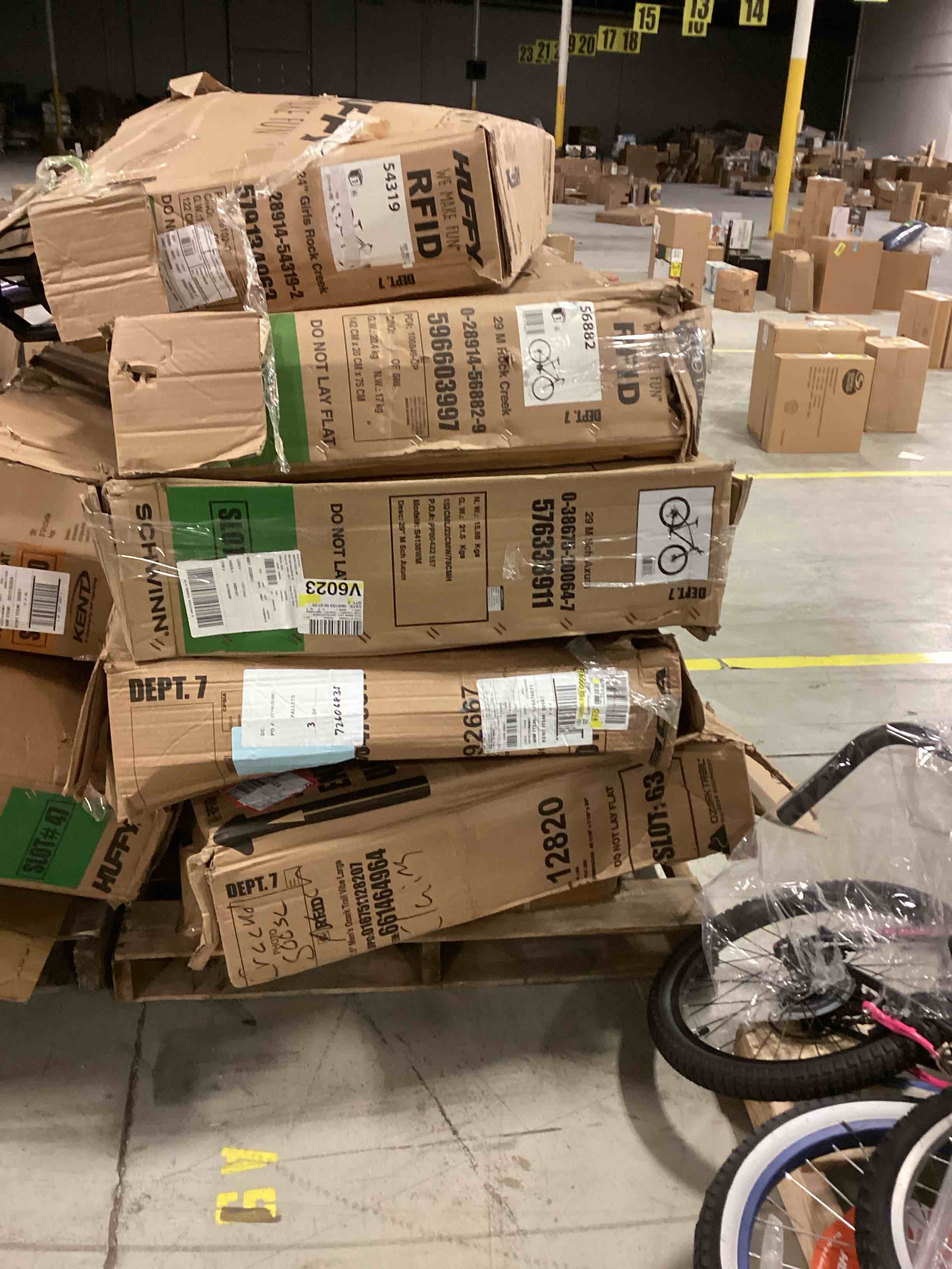 https://s3.amazonaws.com/lotting-images-prod/bidfta/YEL4303908_1705544870892.jpeg